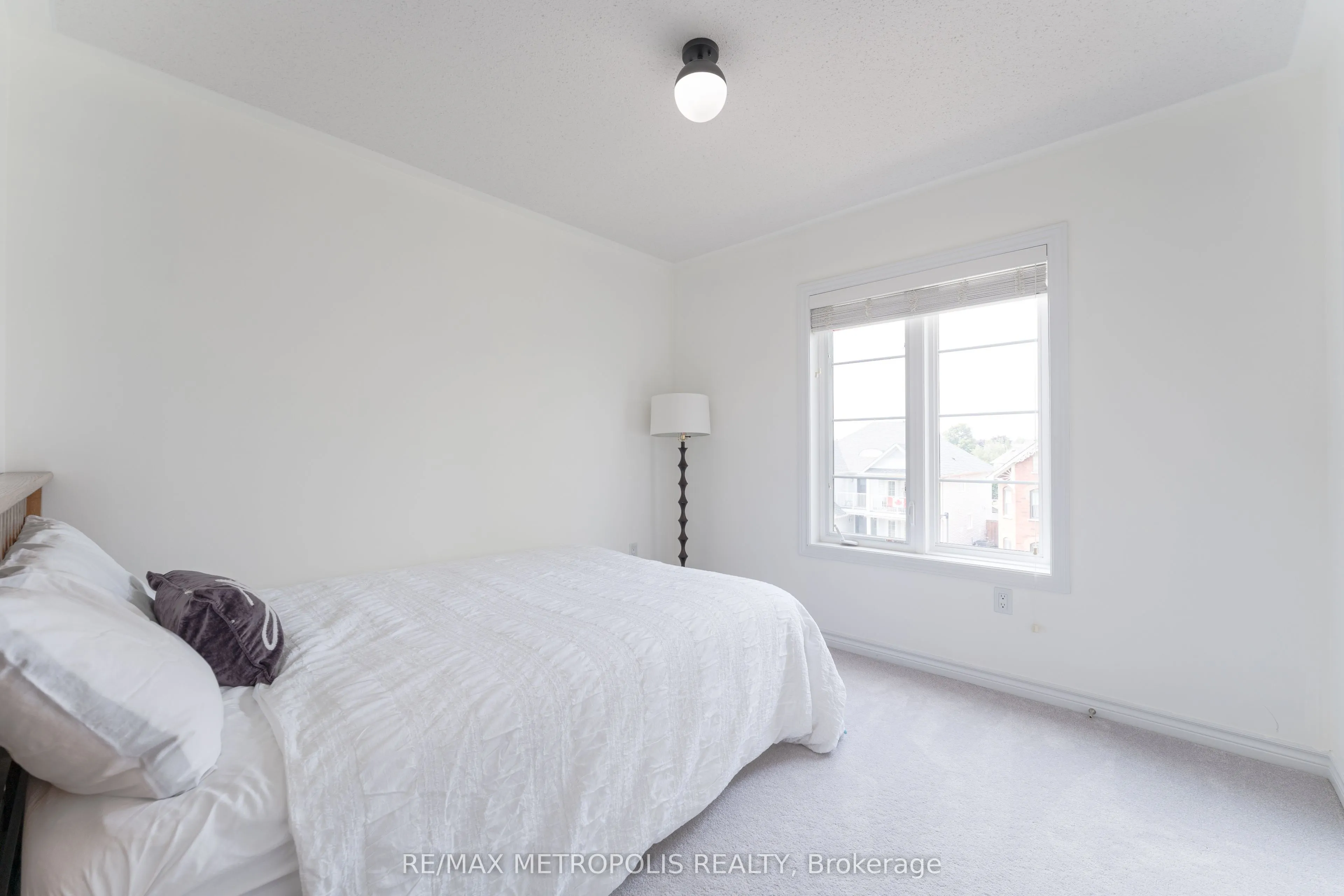6 Cornerside Way