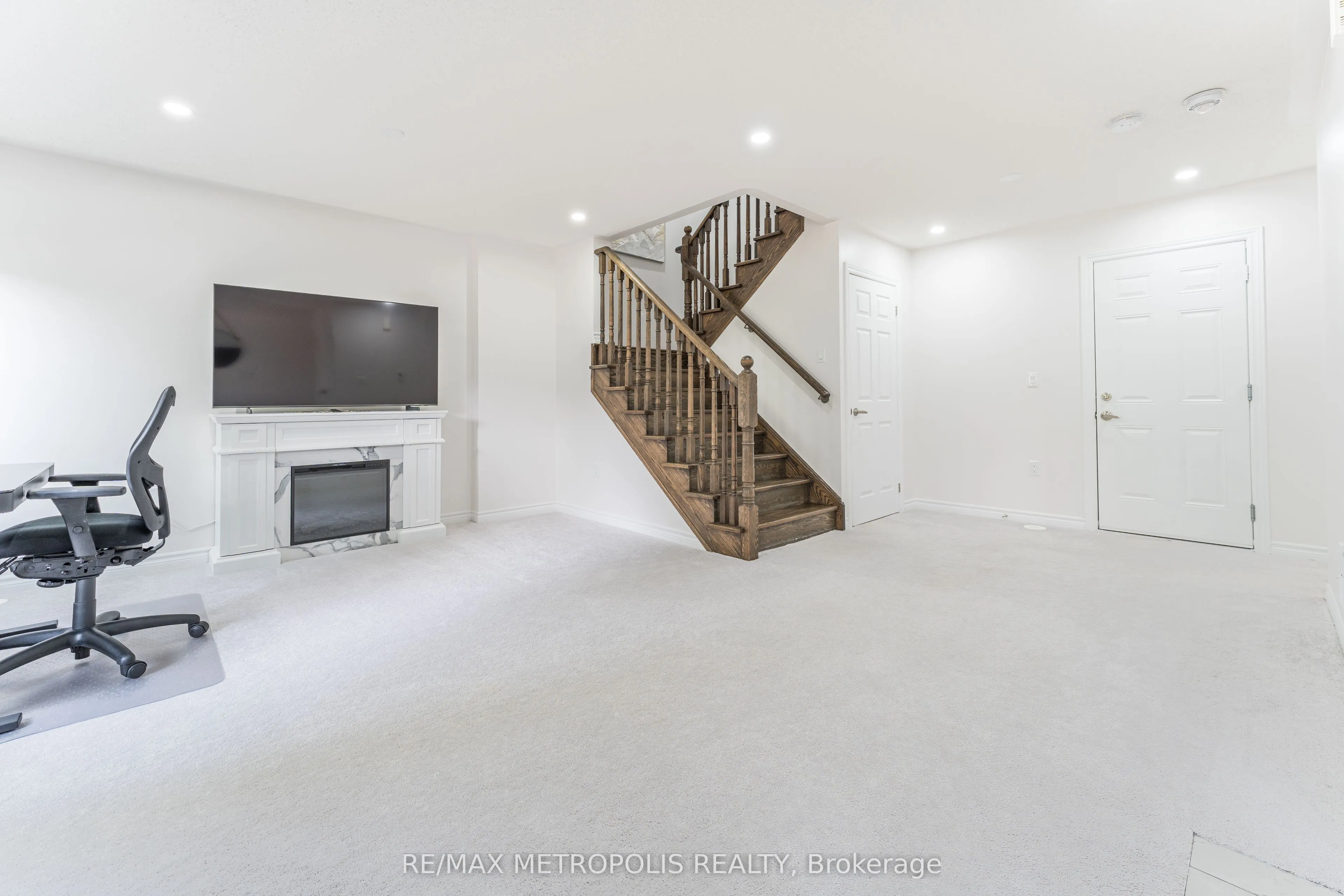 6 Cornerside Way