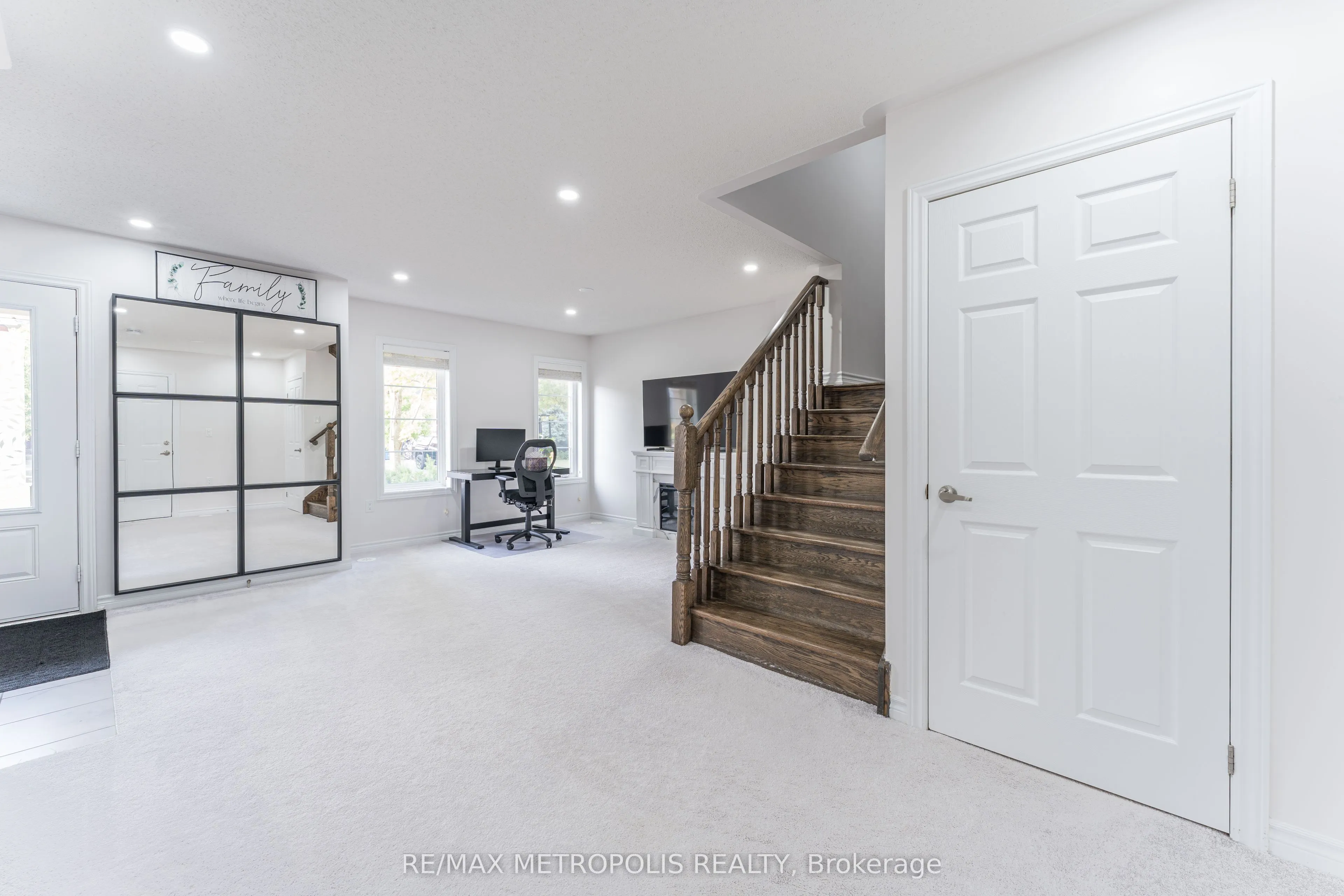 6 Cornerside Way