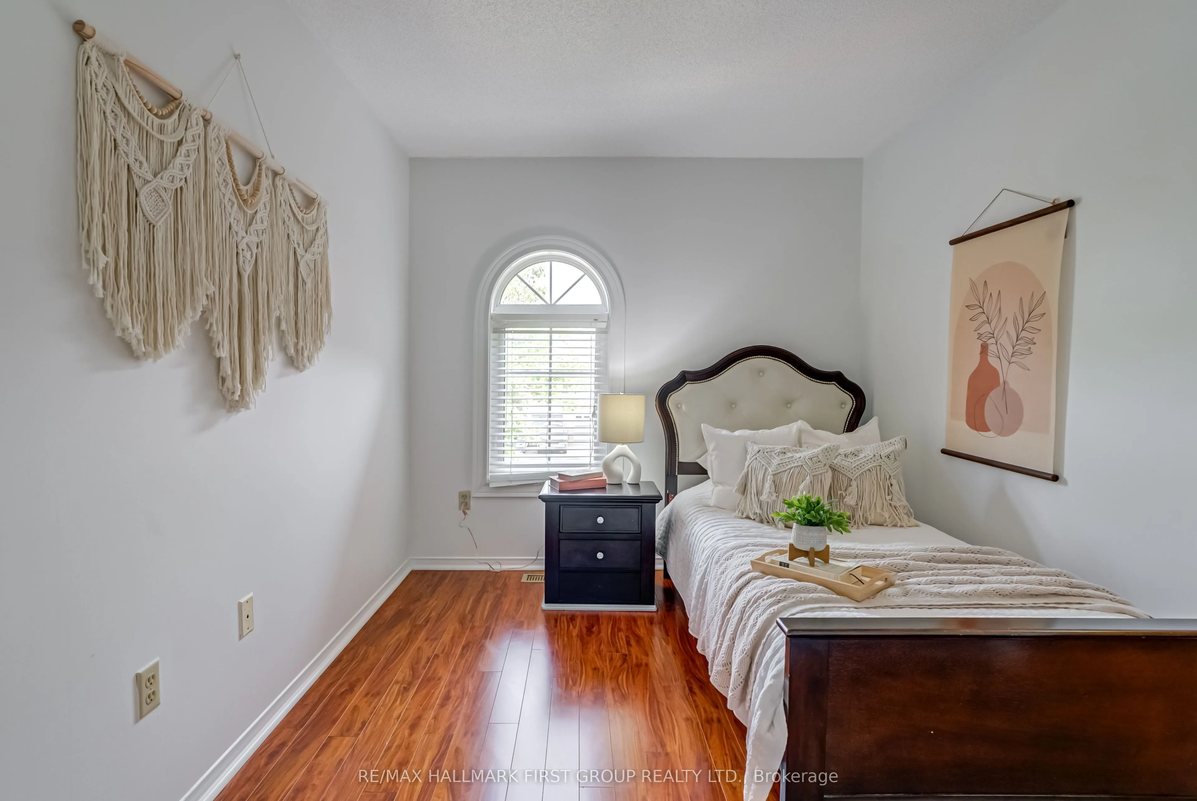1633 Autumn Crescent