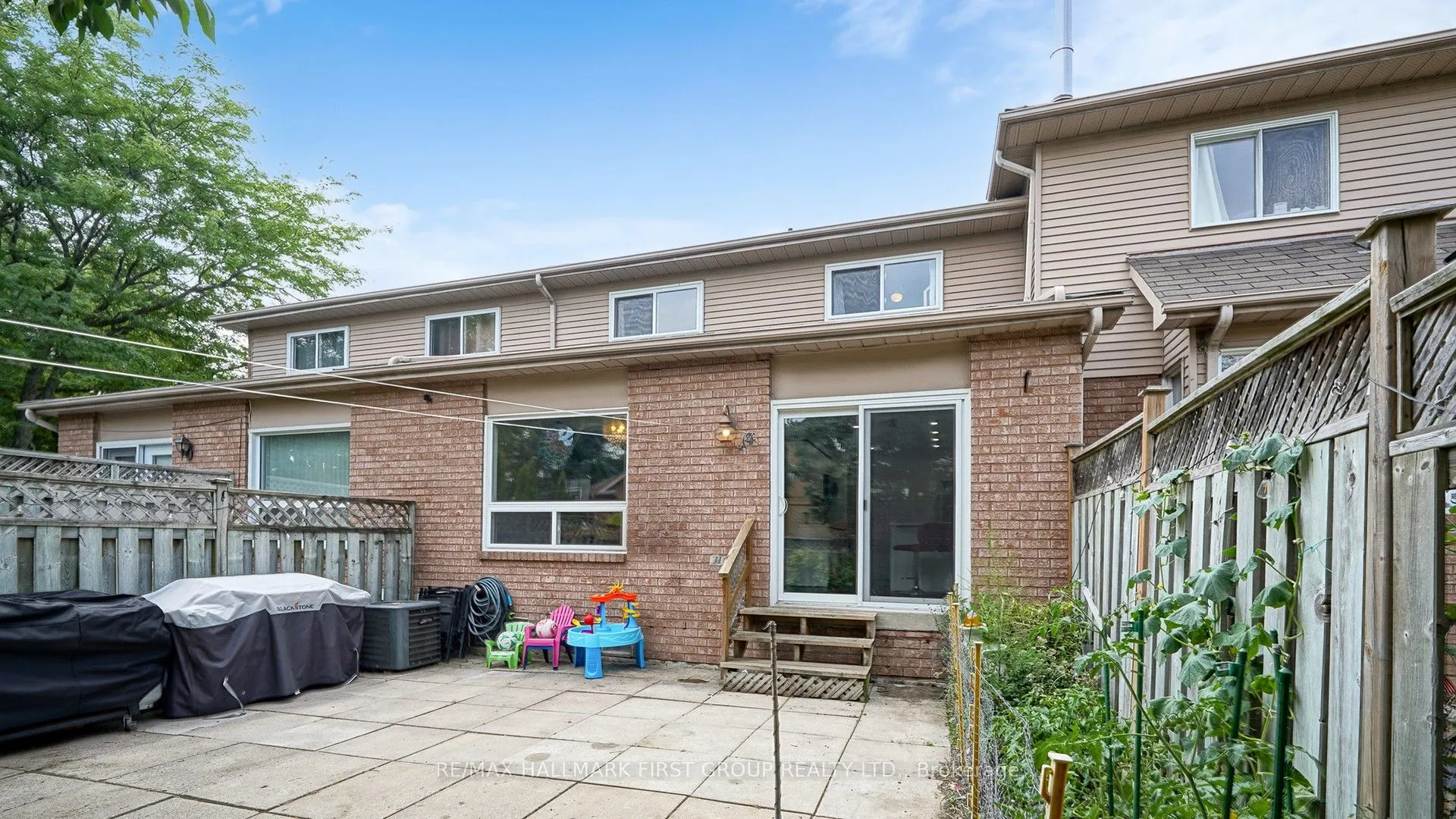 54 Davies Crescent
