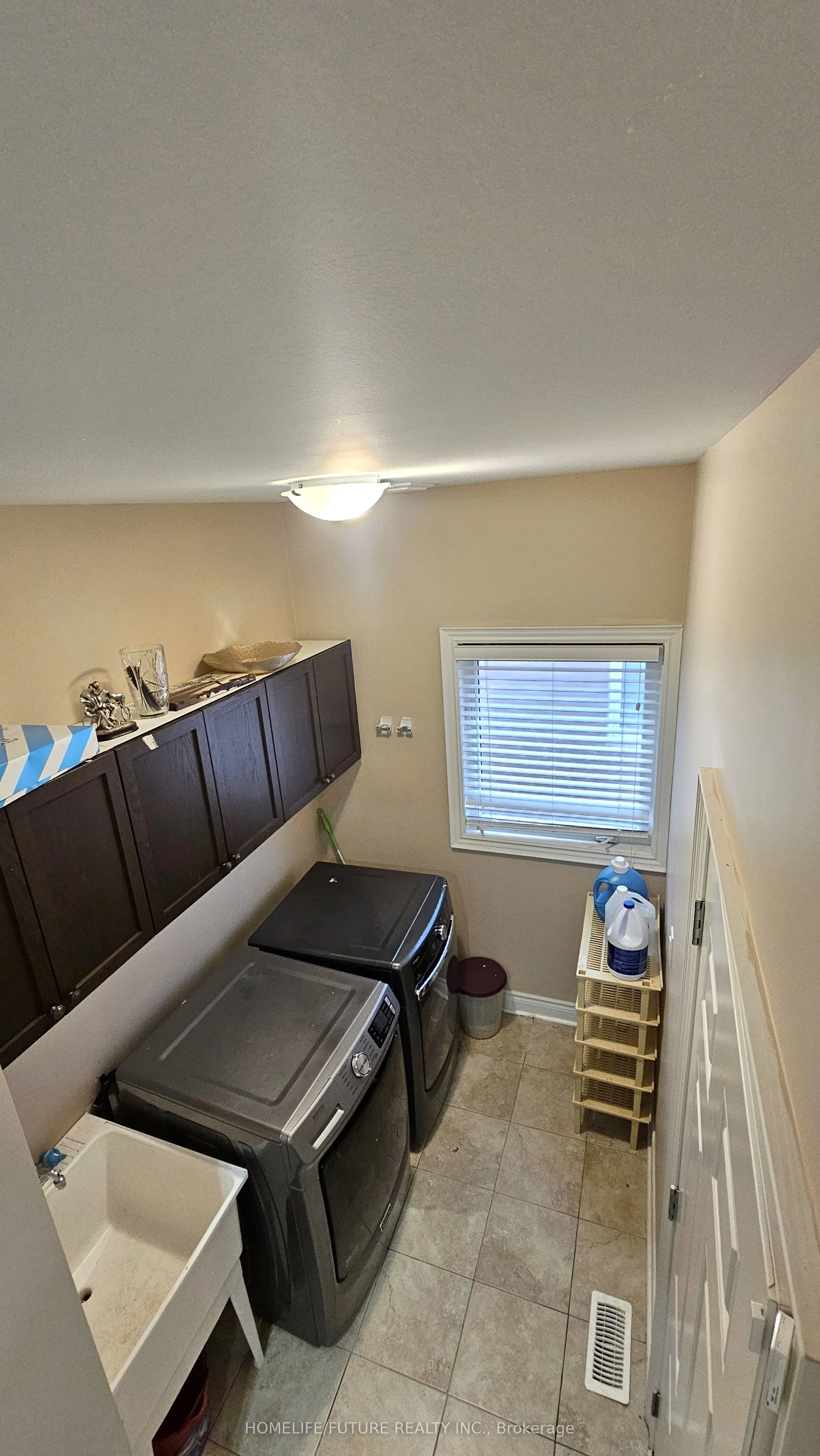 2076 Queensbury Drive