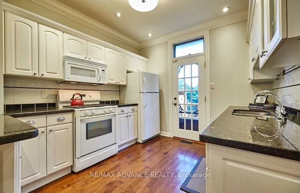 7 Strathmore Boulevard