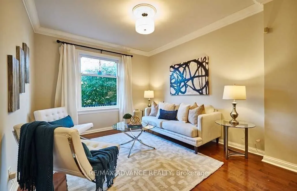 7 Strathmore Boulevard