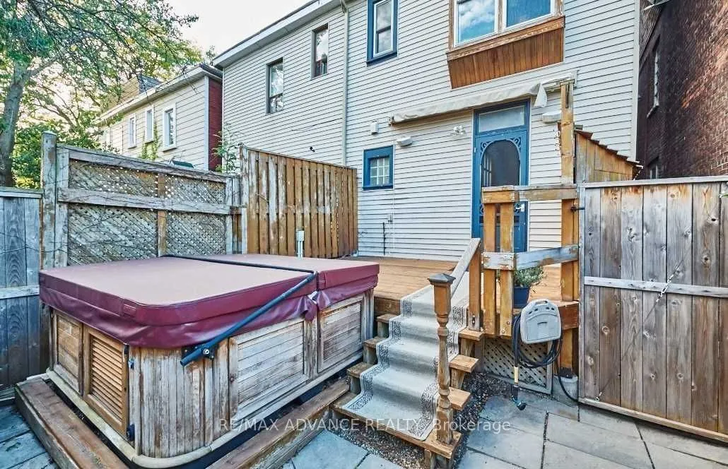 7 Strathmore Boulevard