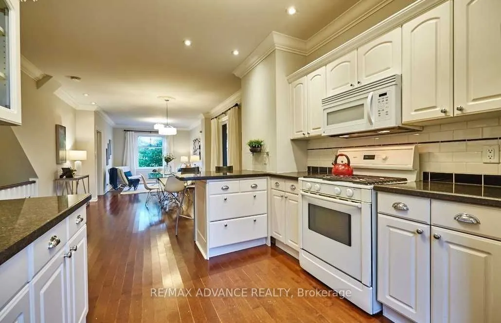 7 Strathmore Boulevard