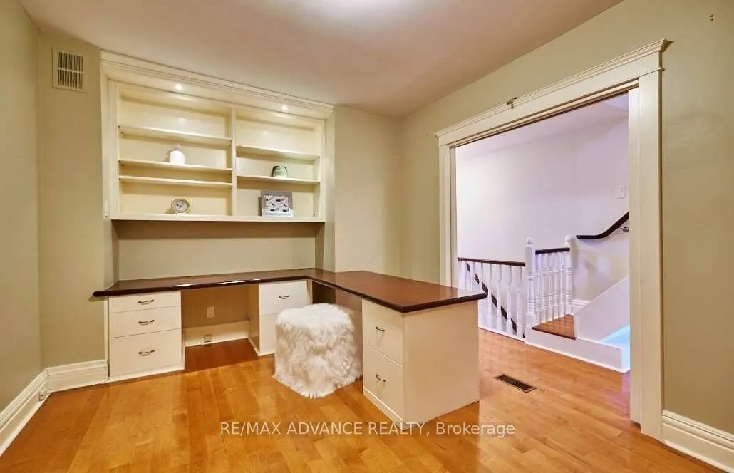 7 Strathmore Boulevard