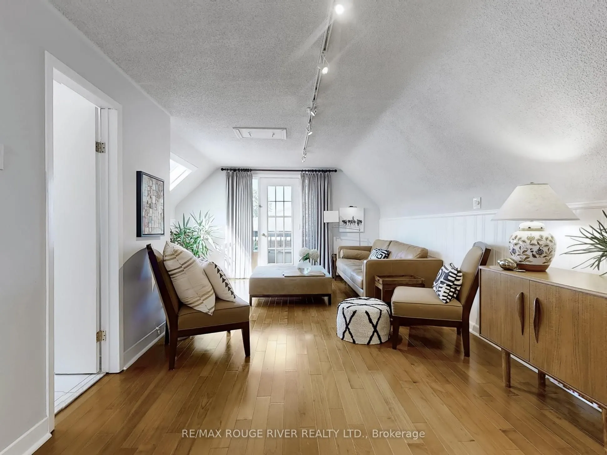 15 White Avenue