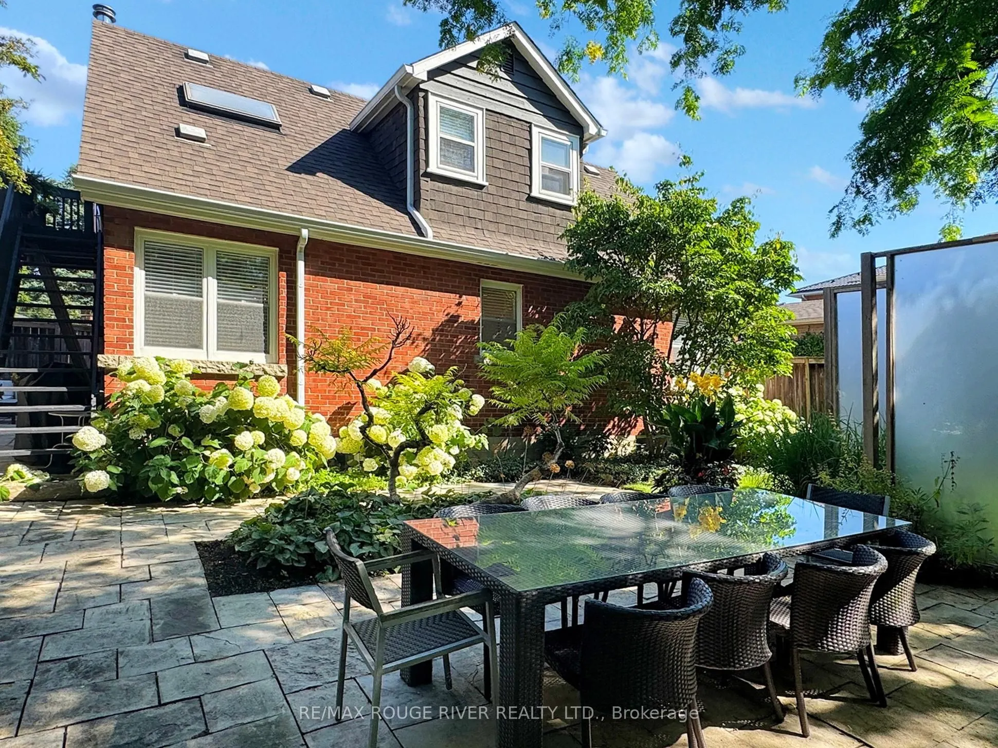 15 White Avenue