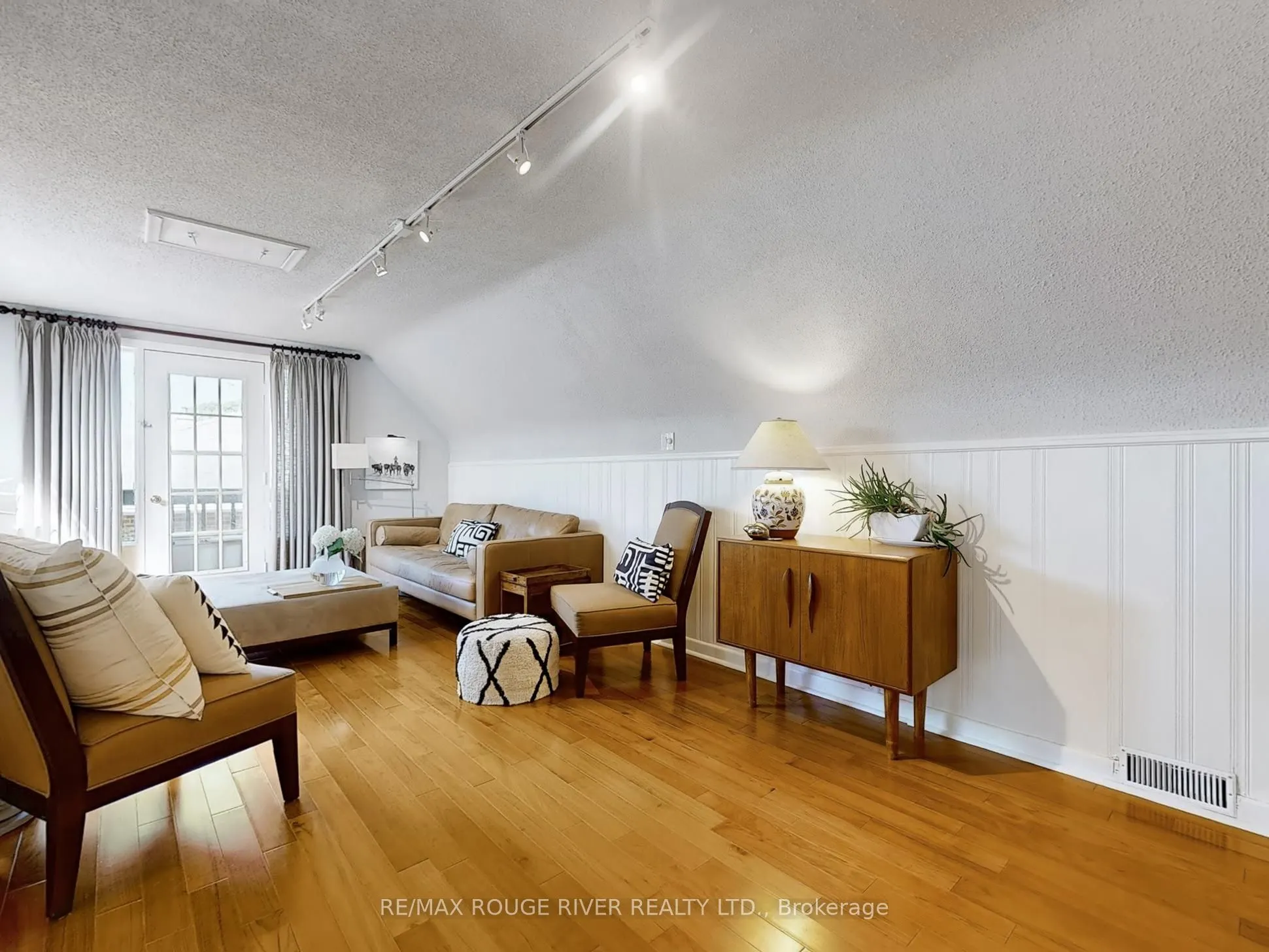 15 White Avenue