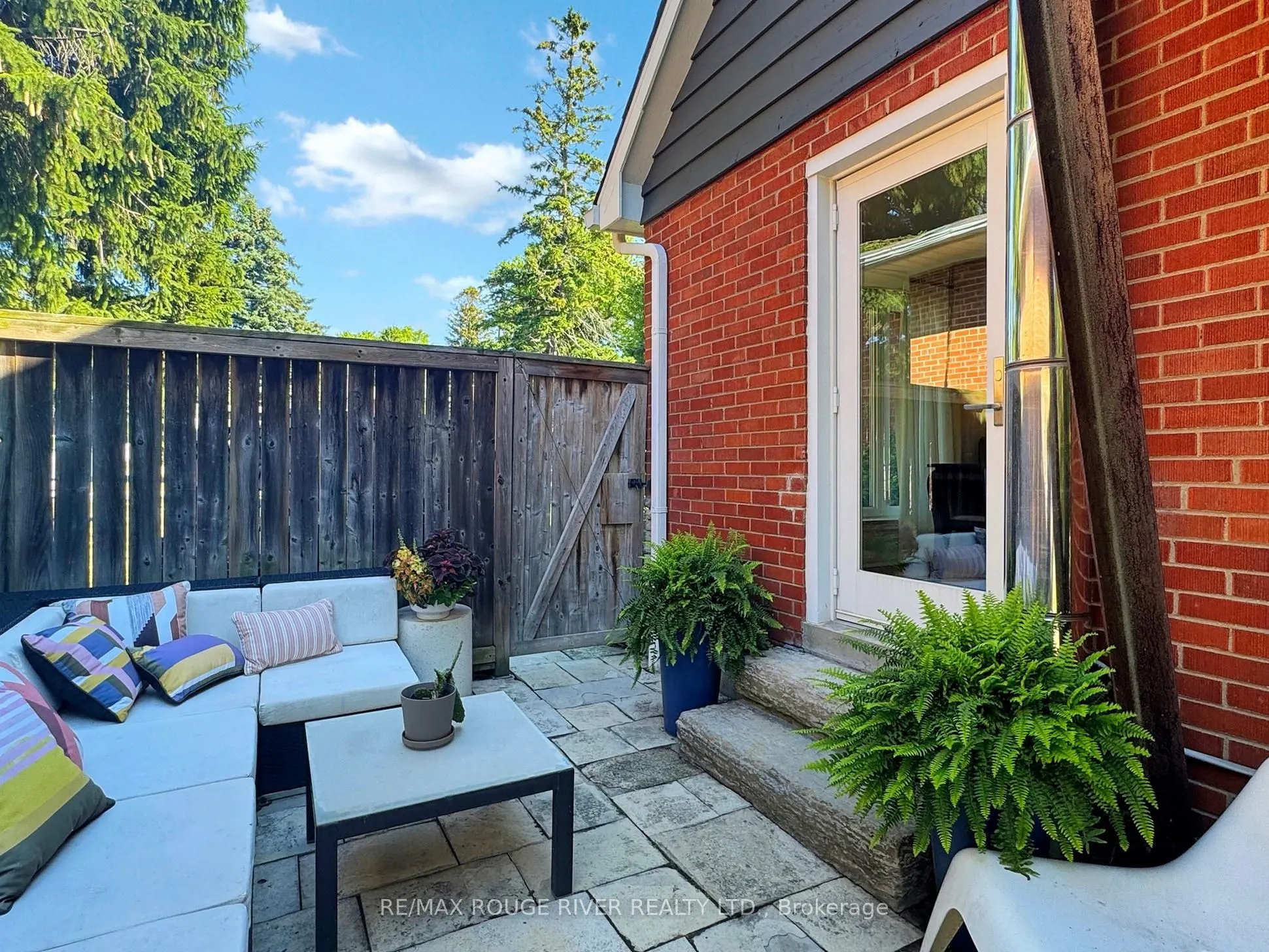 15 White Avenue