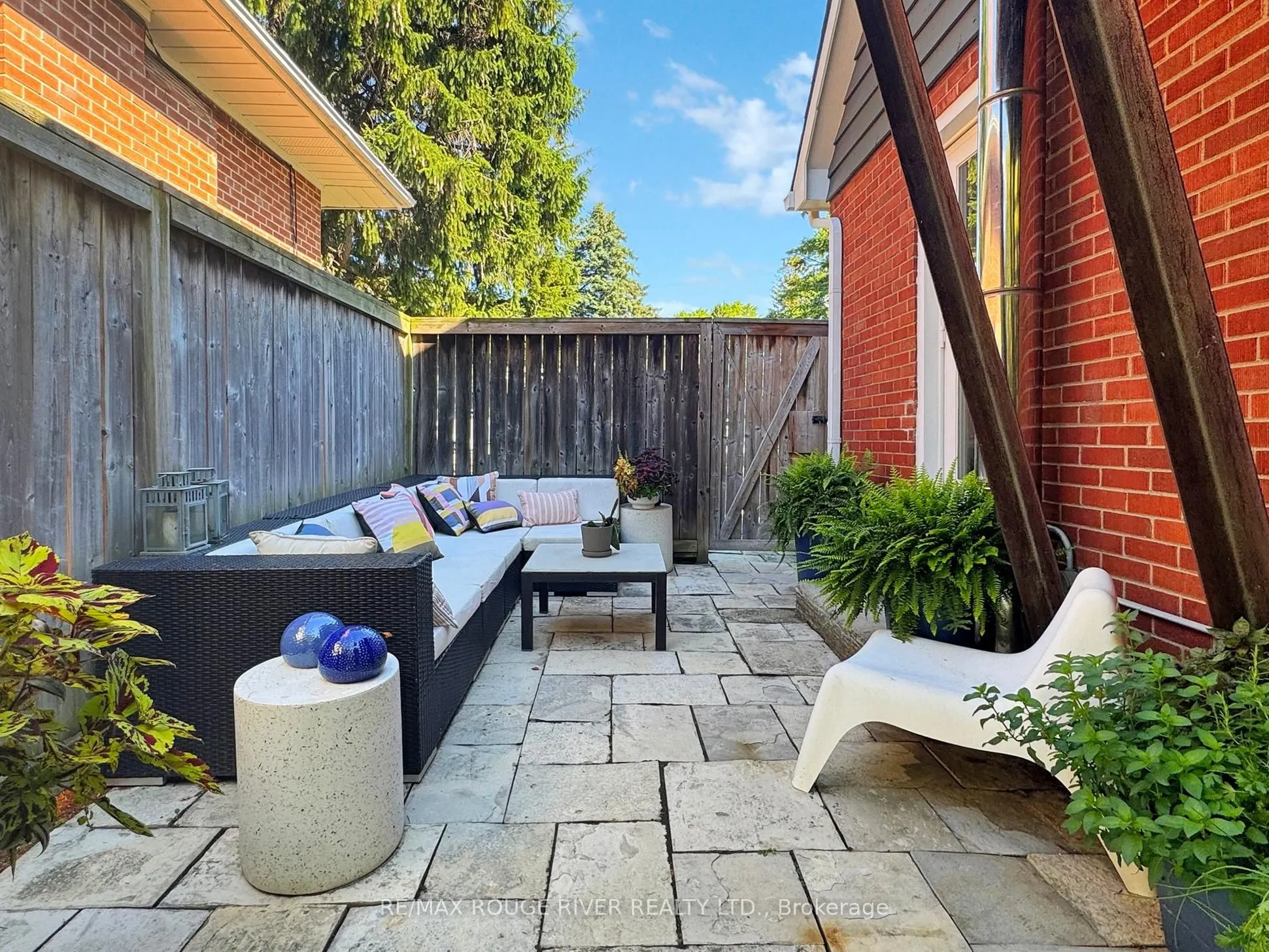 15 White Avenue