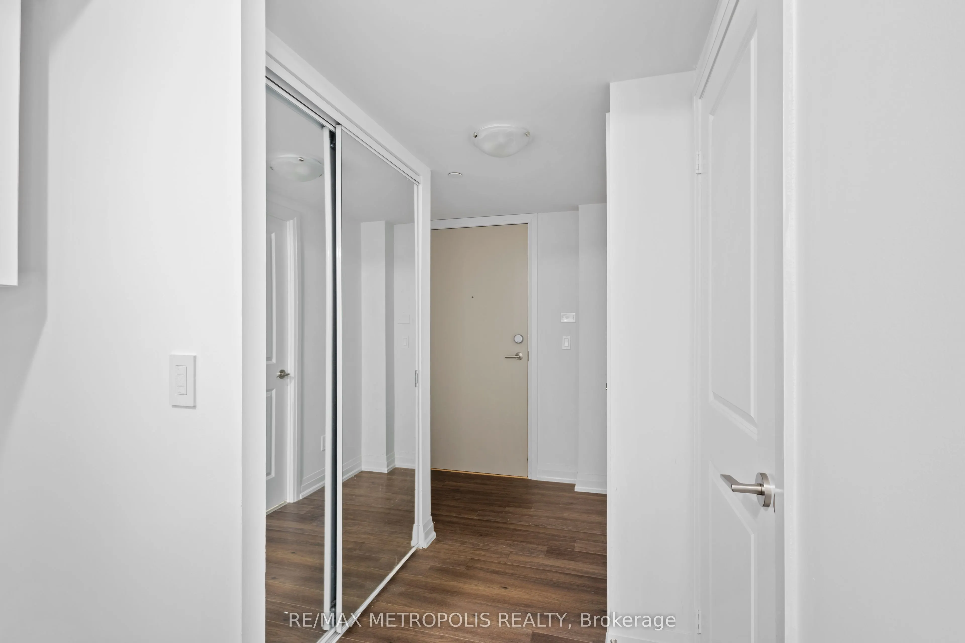 20 Meadowglen Place, #2310