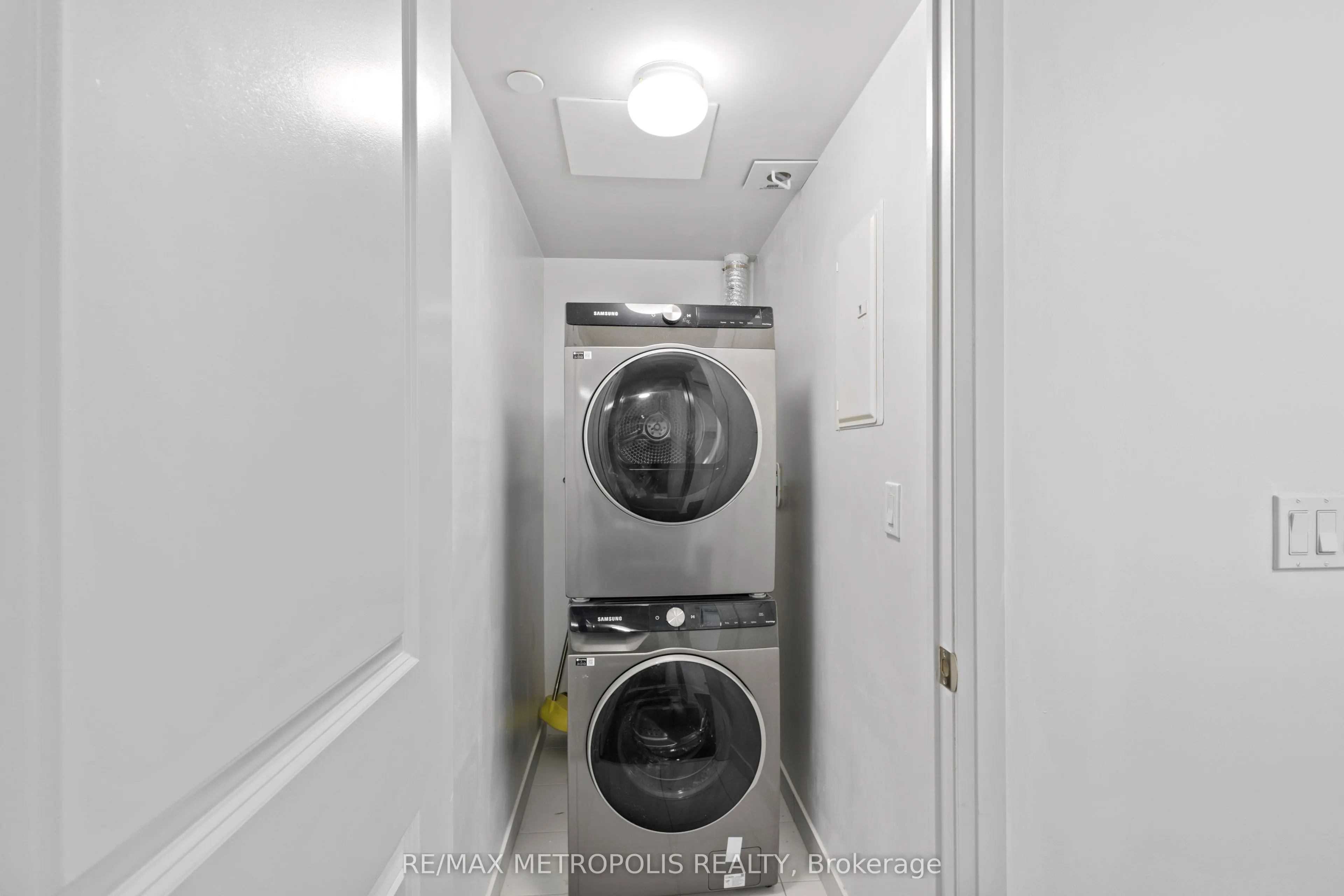 20 Meadowglen Place, #2310