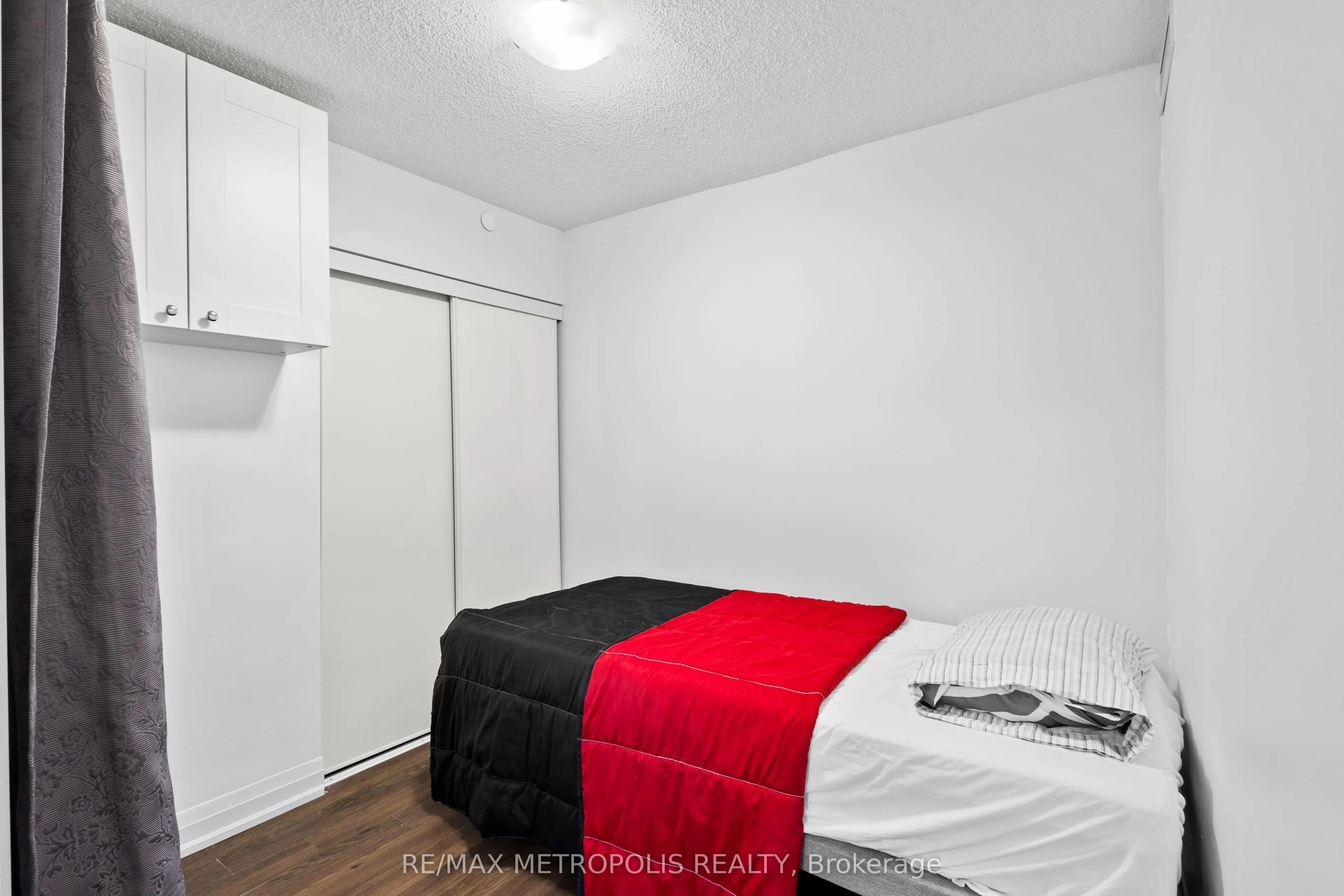 20 Meadowglen Place, #2310