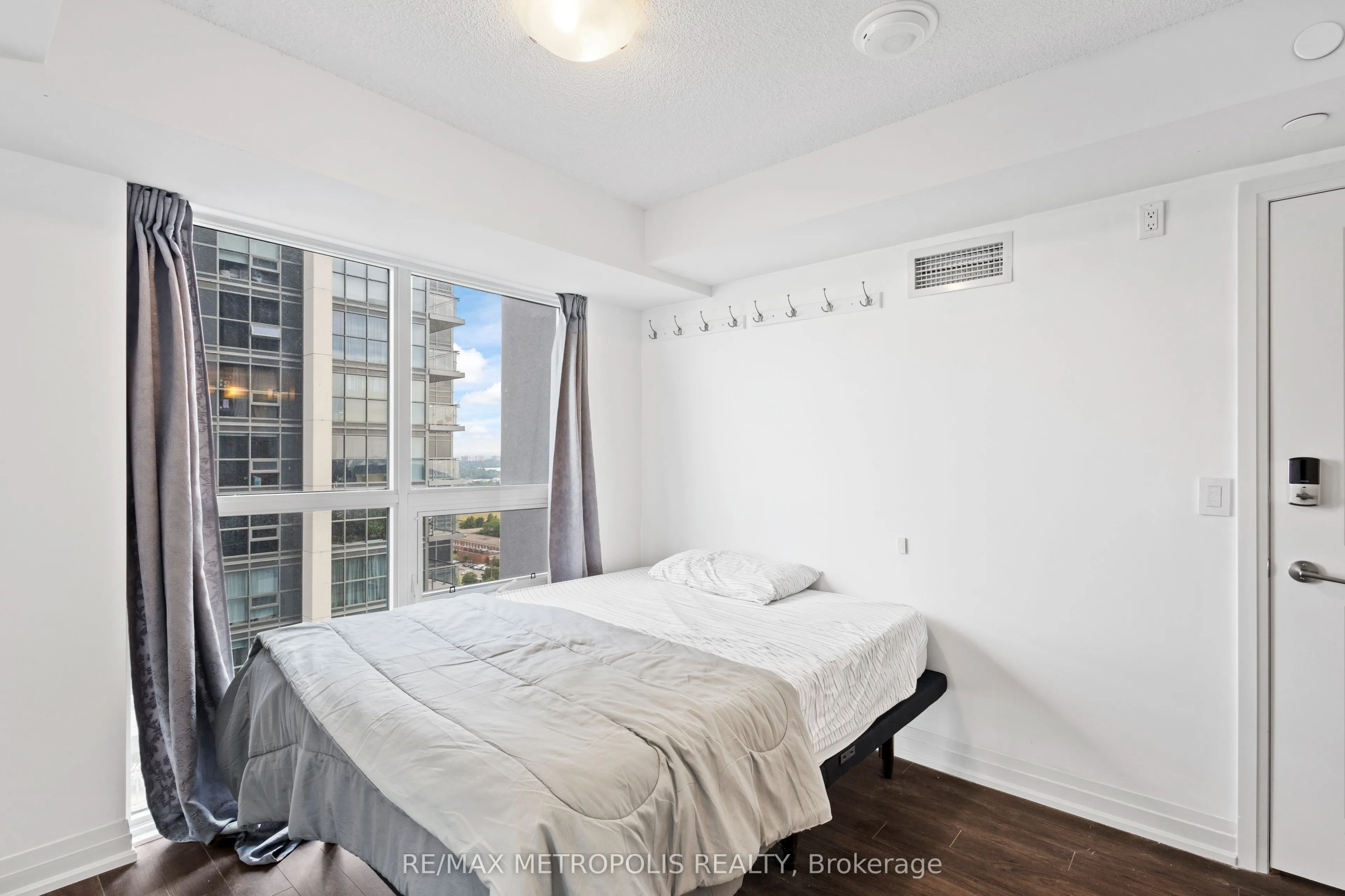 20 Meadowglen Place, #2310