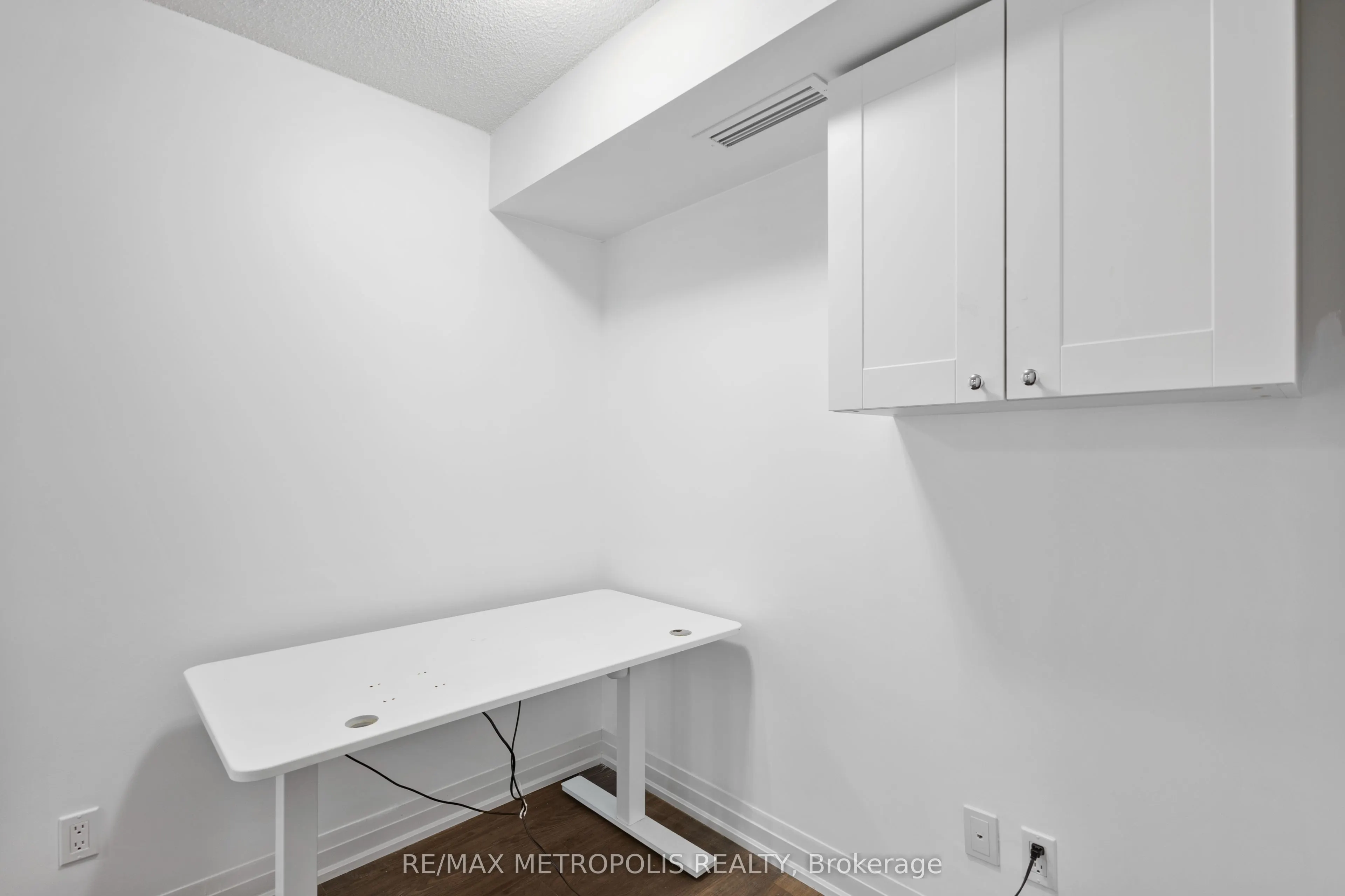 20 Meadowglen Place, #2310