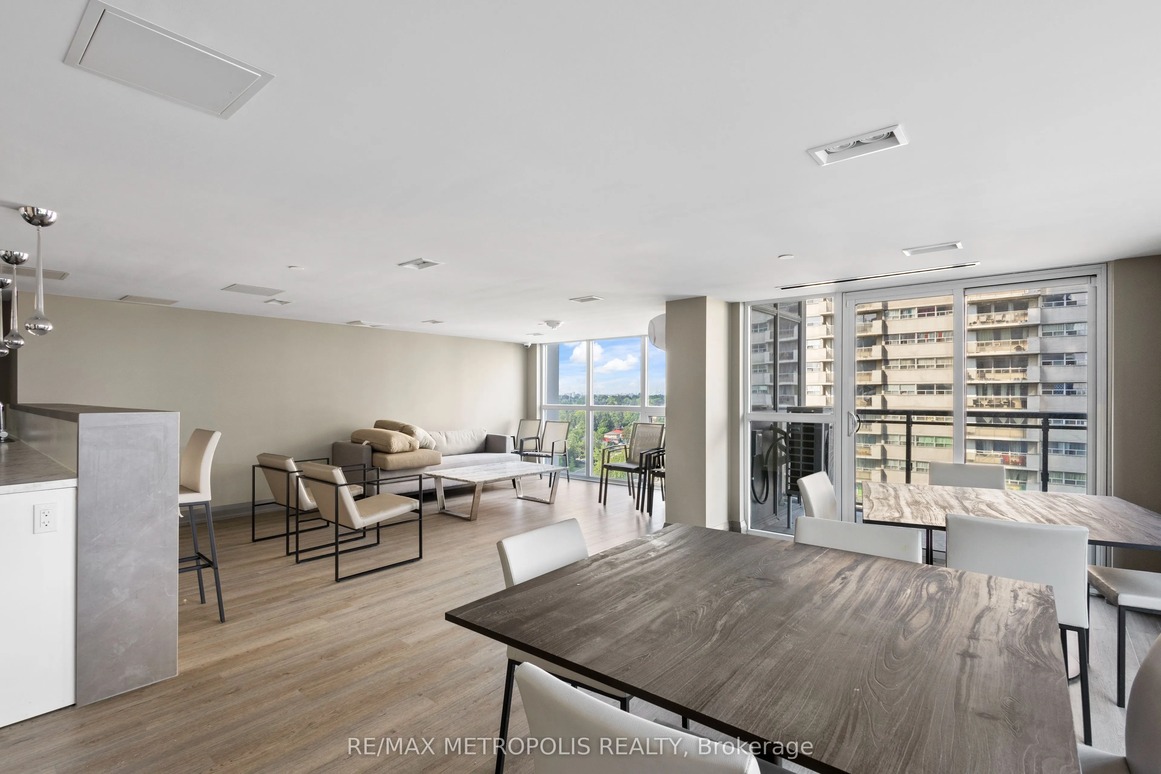 20 Meadowglen Place, #2310
