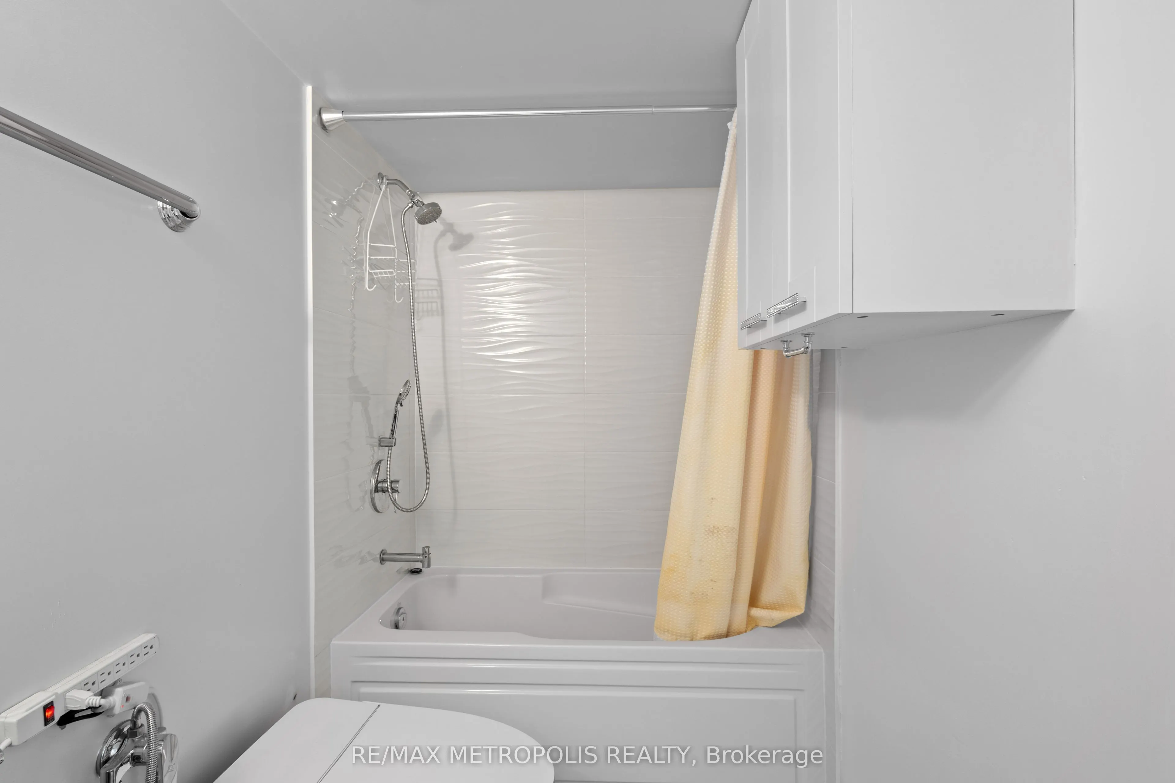 20 Meadowglen Place, #2310