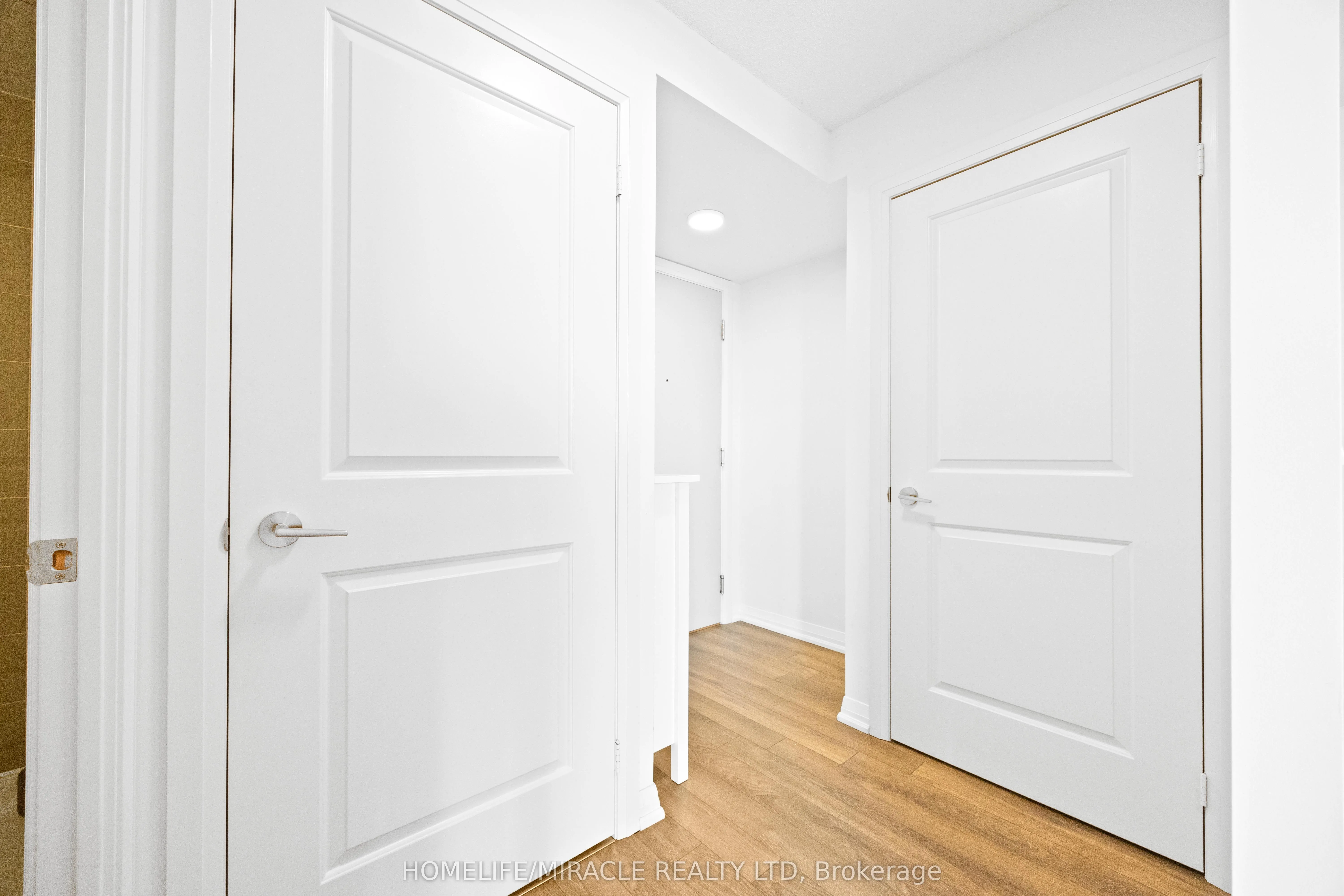 30 Meadowglen Place, #2002