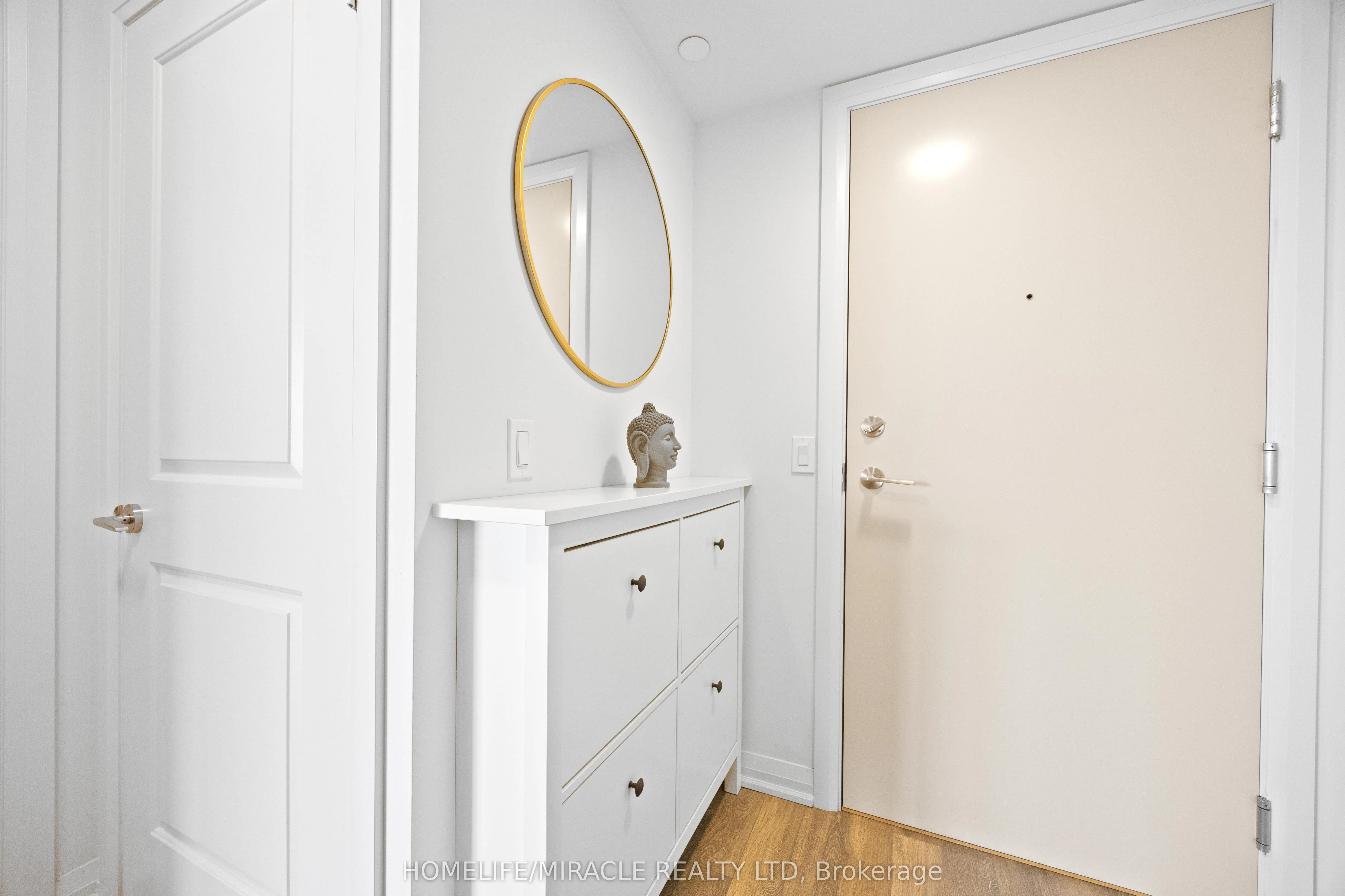 30 Meadowglen Place, #2002