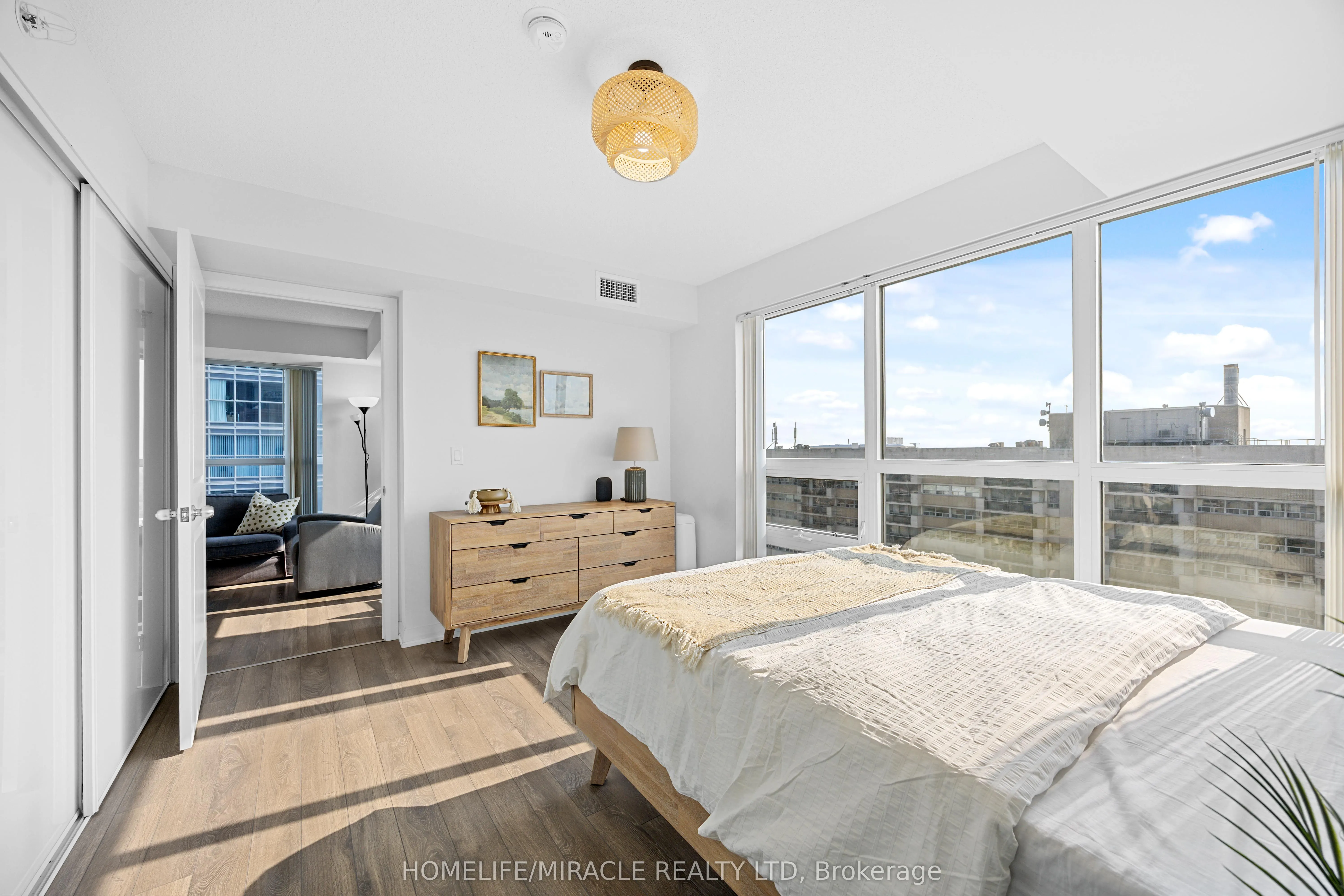 30 Meadowglen Place, #2002