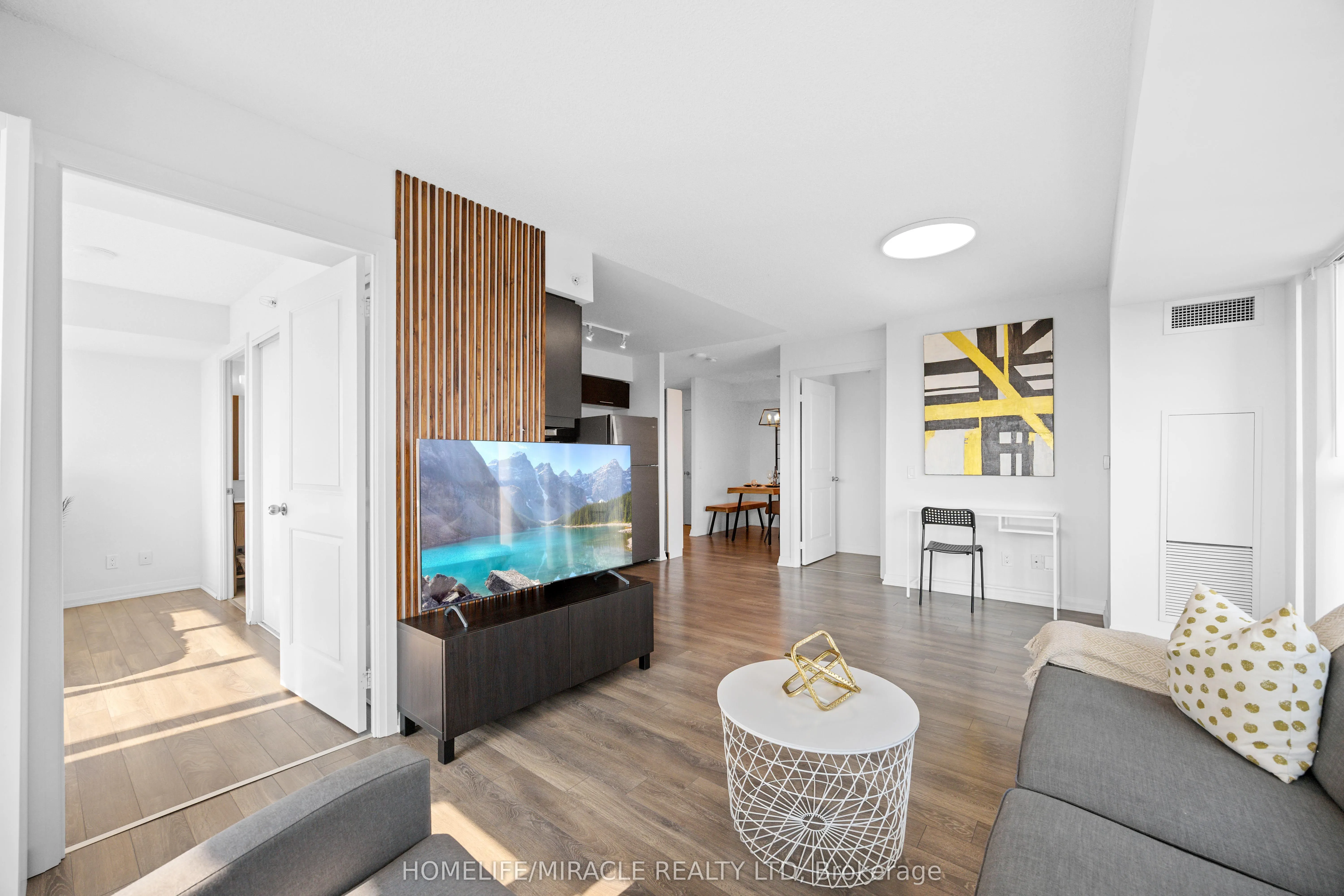 30 Meadowglen Place, #2002
