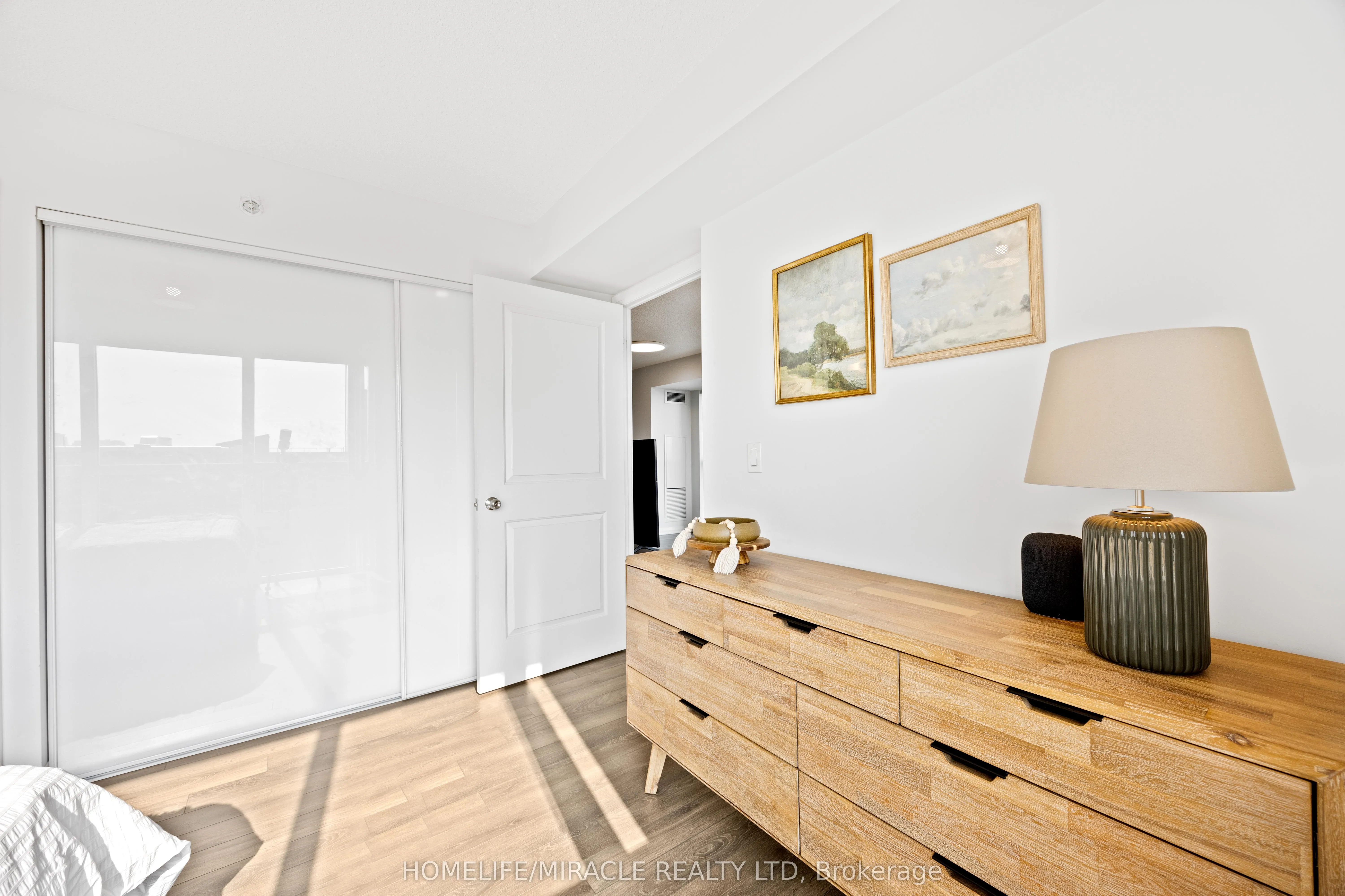 30 Meadowglen Place, #2002