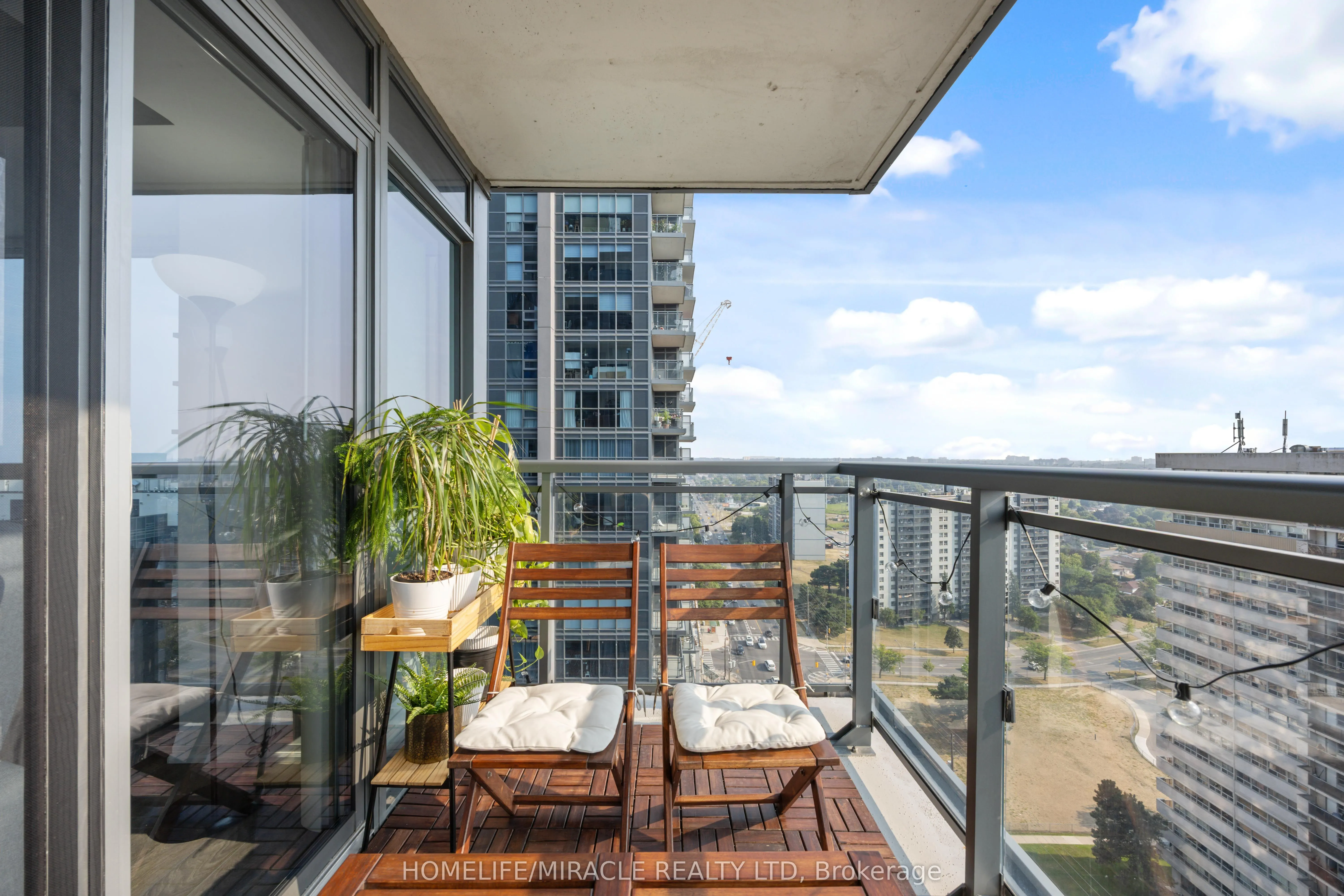 30 Meadowglen Place, #2002