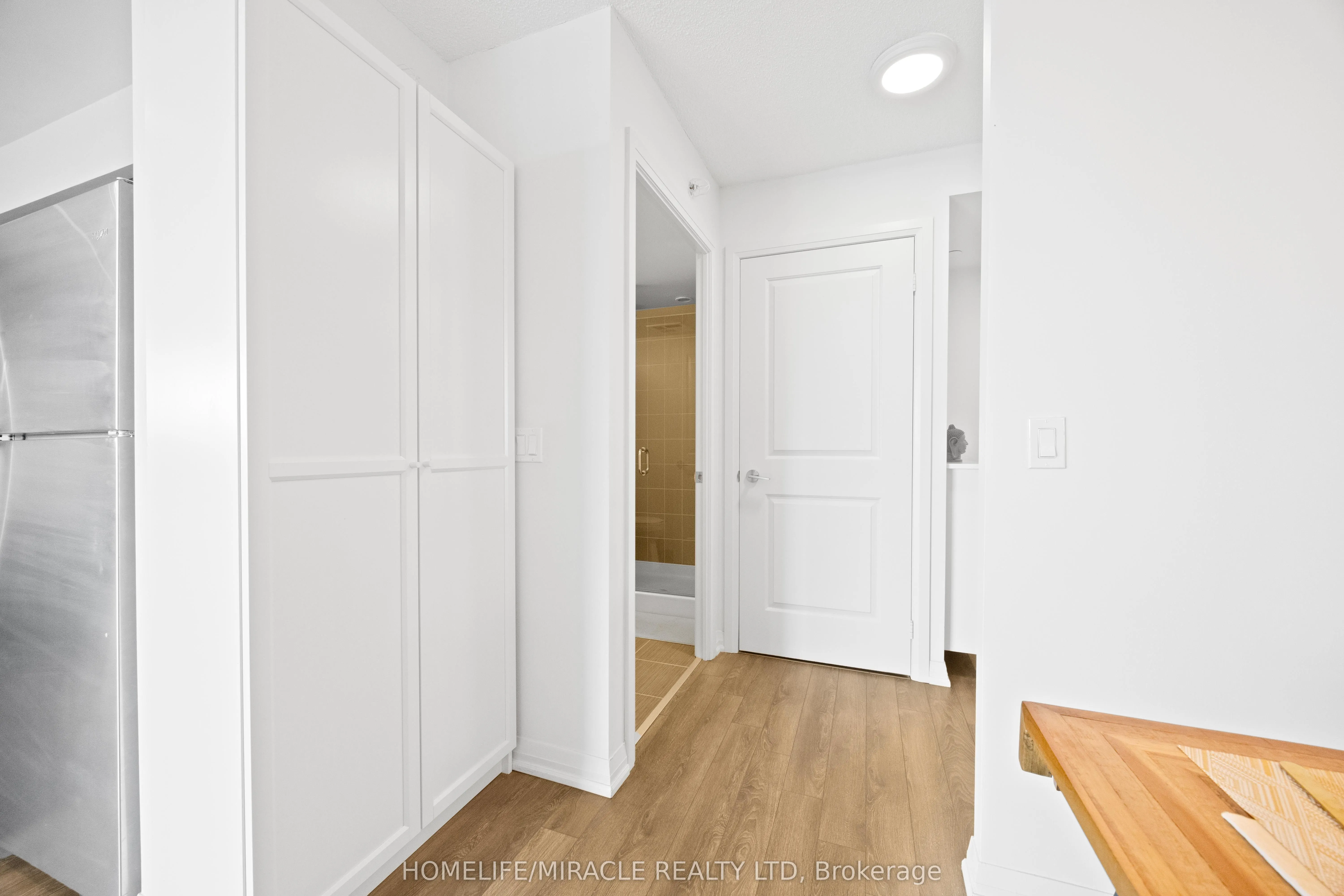 30 Meadowglen Place, #2002