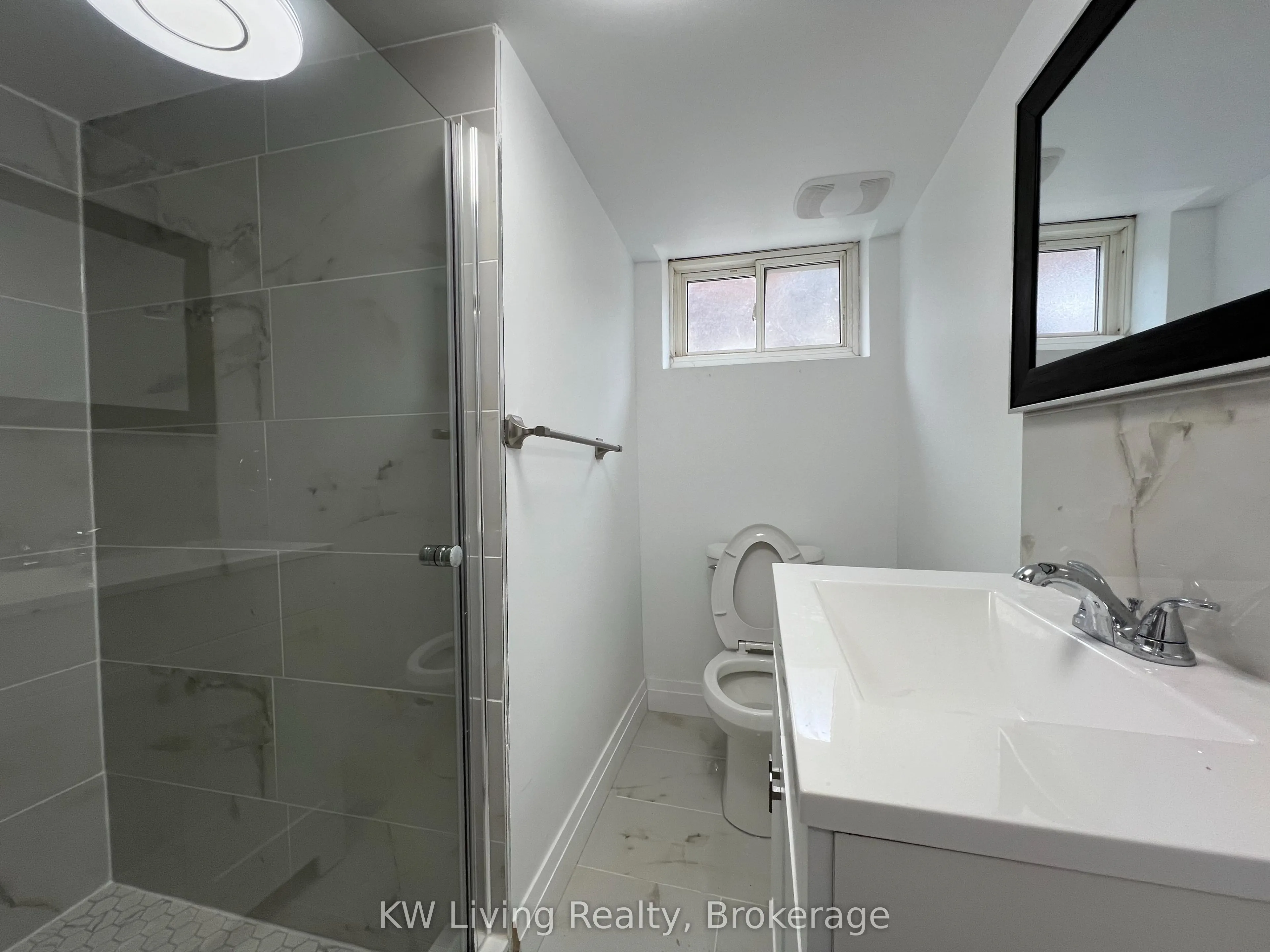 35 Vauxhall Drive, #Lower