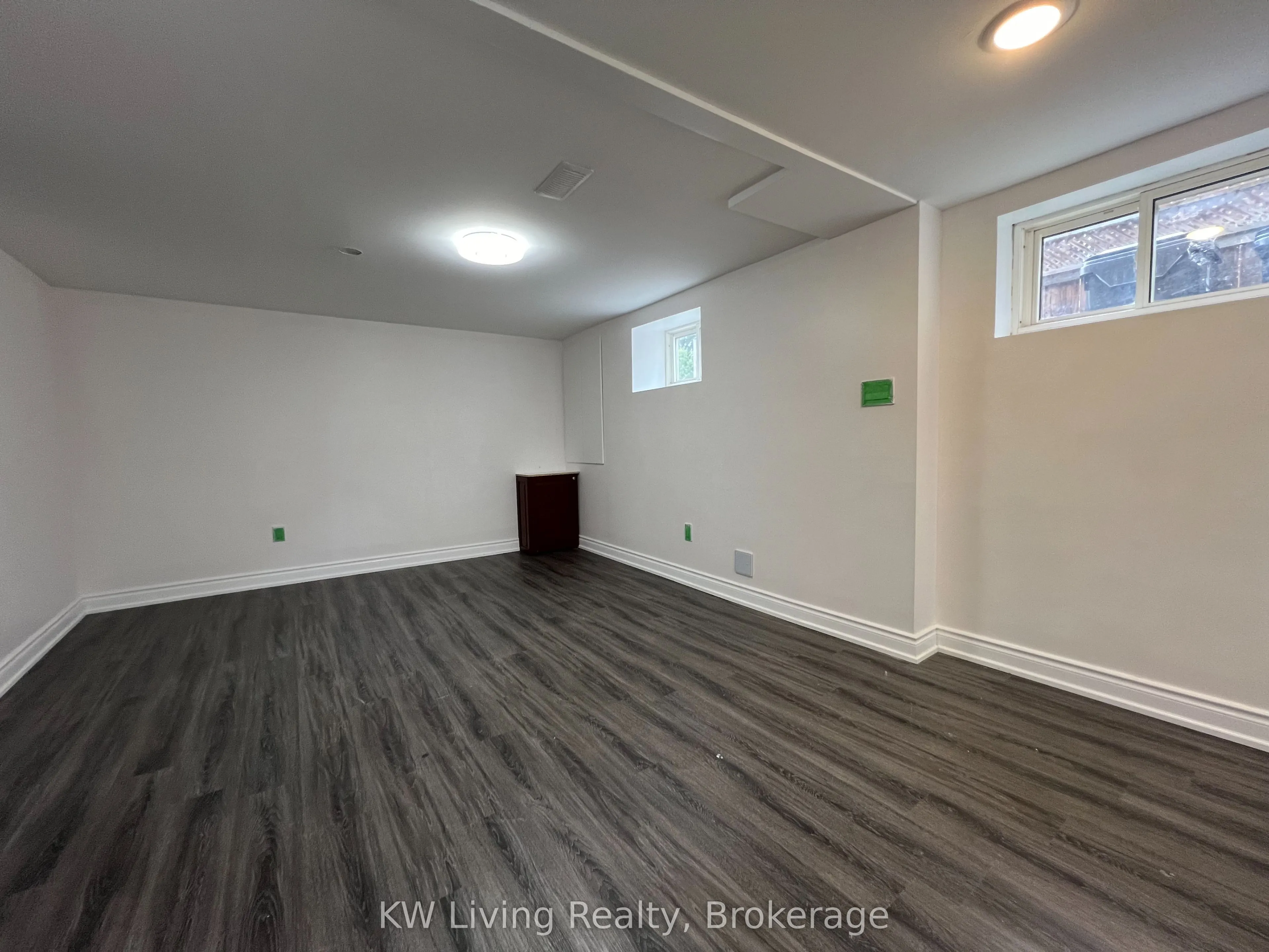 35 Vauxhall Drive, #Lower