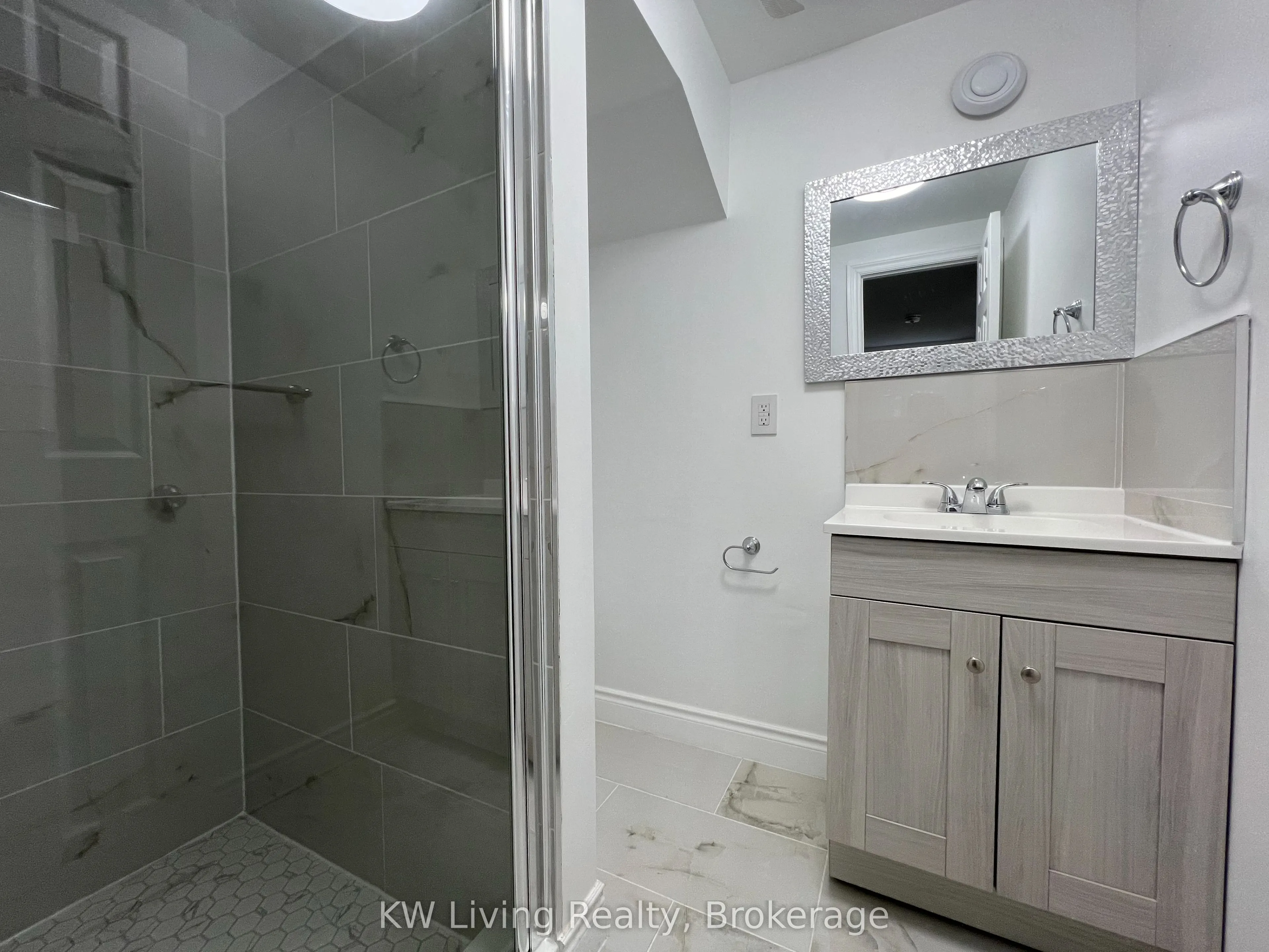 35 Vauxhall Drive, #Lower