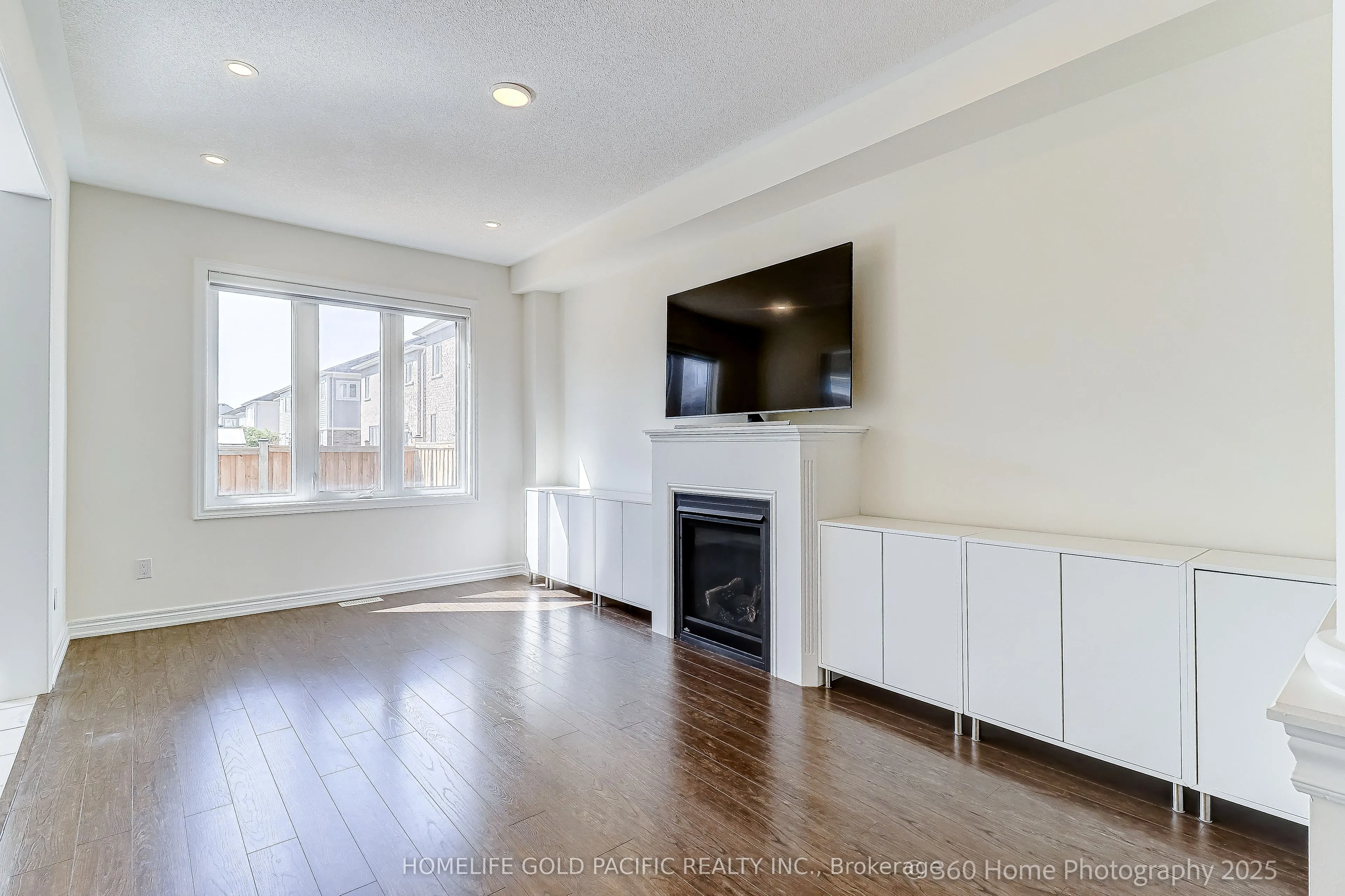 211 Ronald Hooper Avenue
