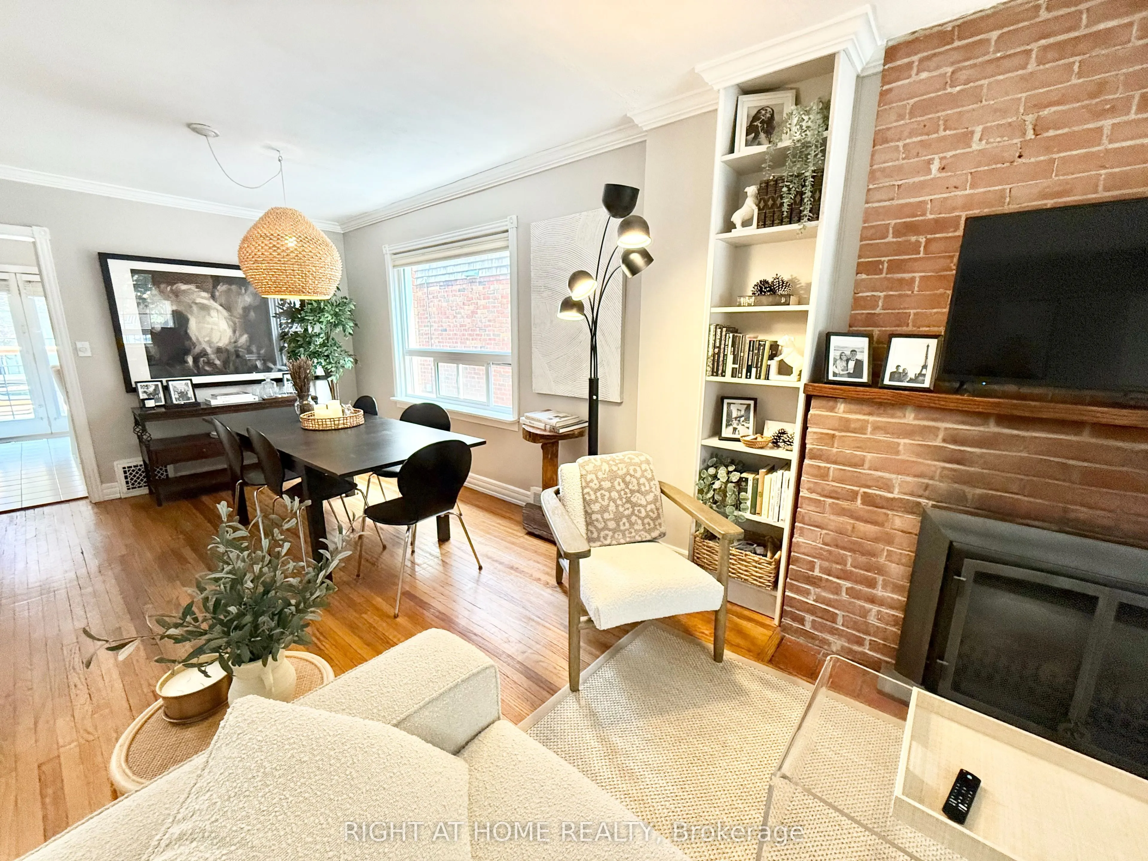 132 Queensdale Avenue