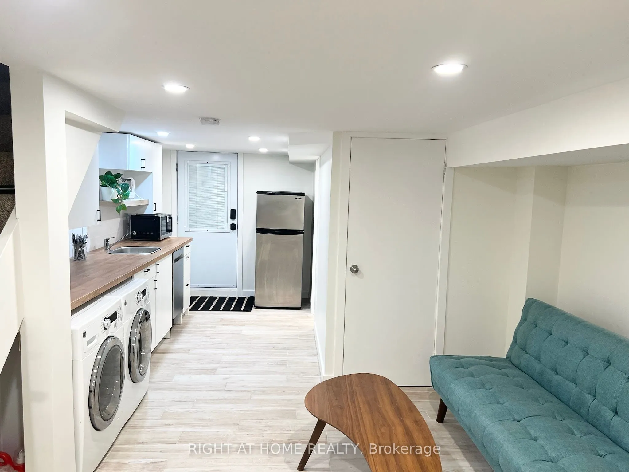132 Queensdale Avenue