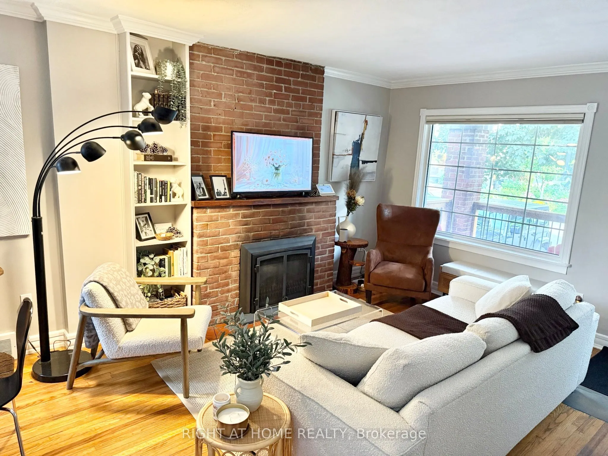 132 Queensdale Avenue