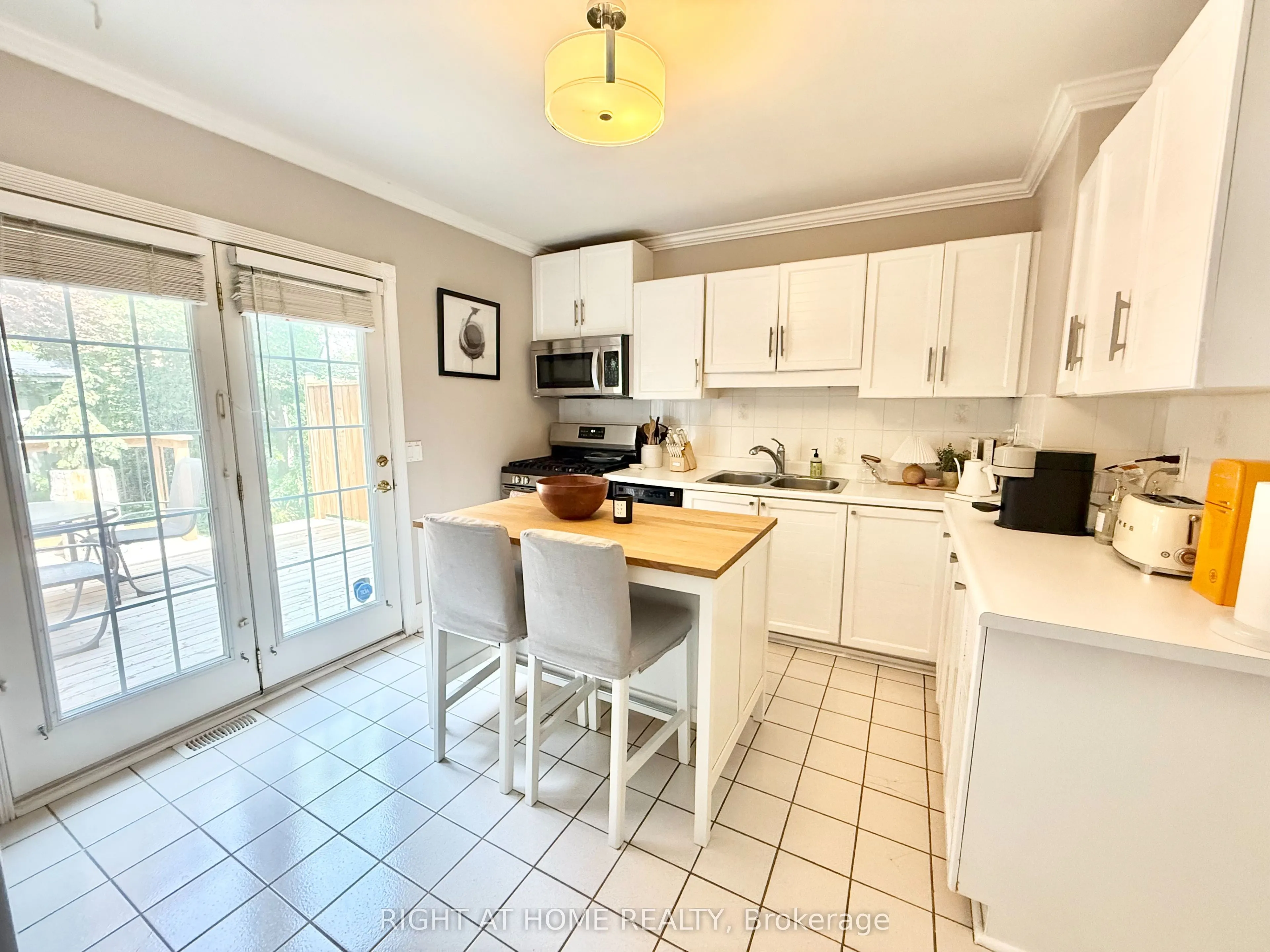 132 Queensdale Avenue