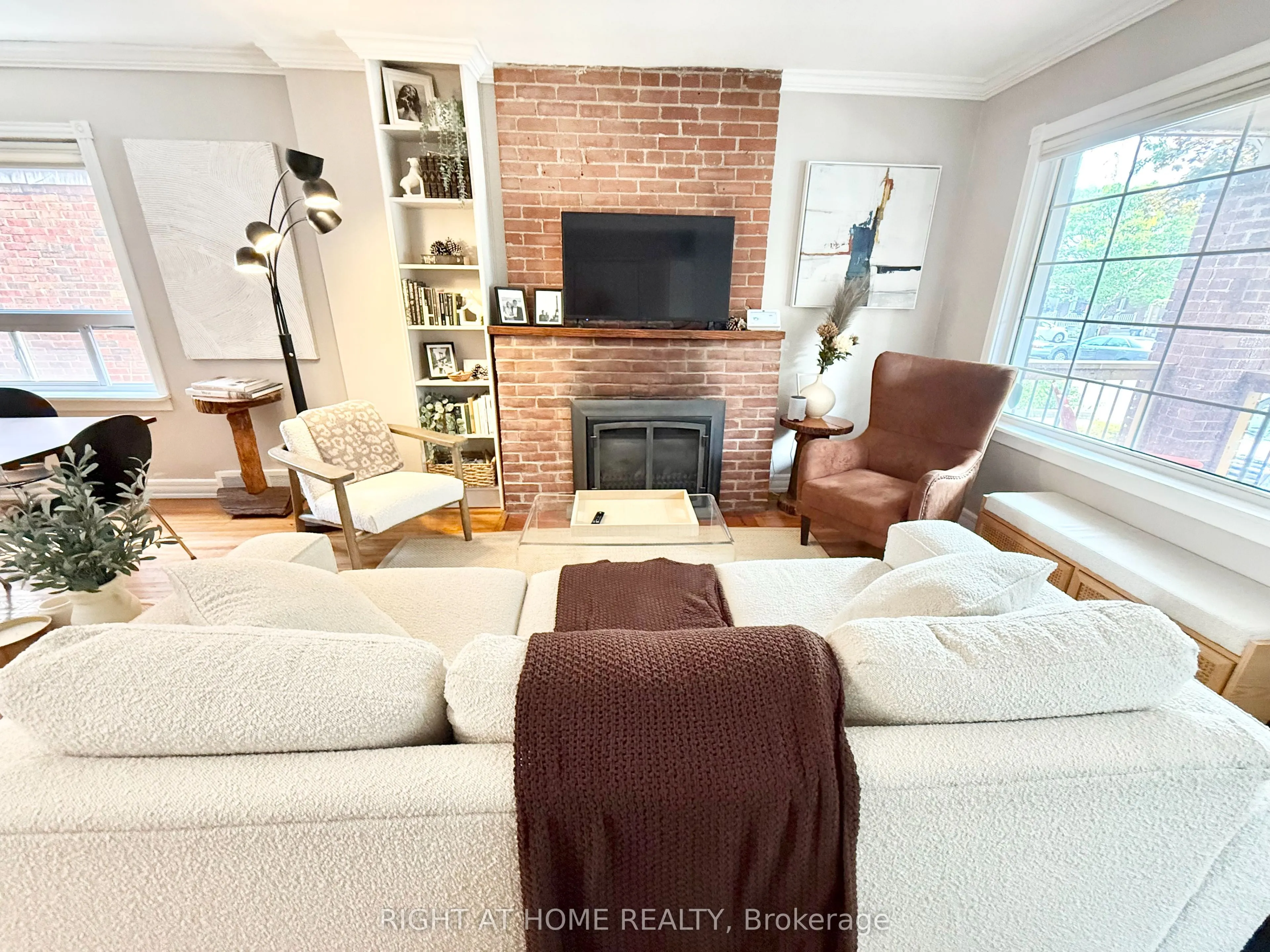 132 Queensdale Avenue
