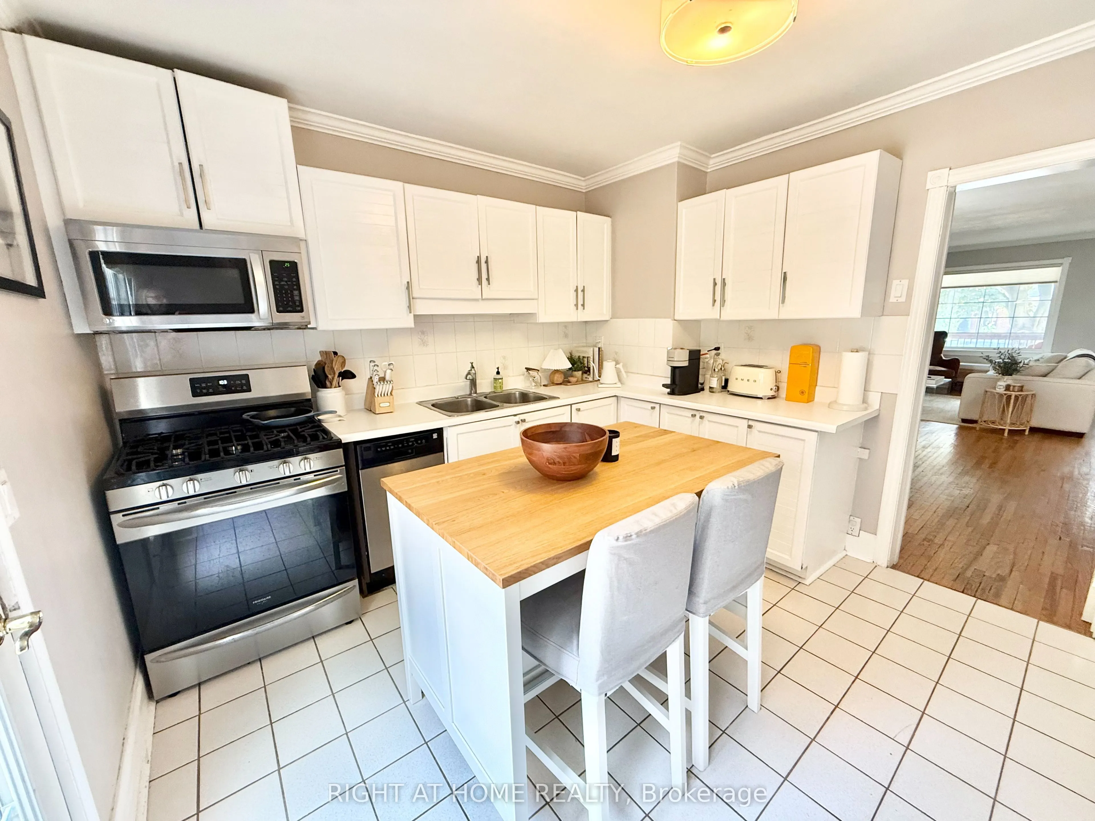 132 Queensdale Avenue