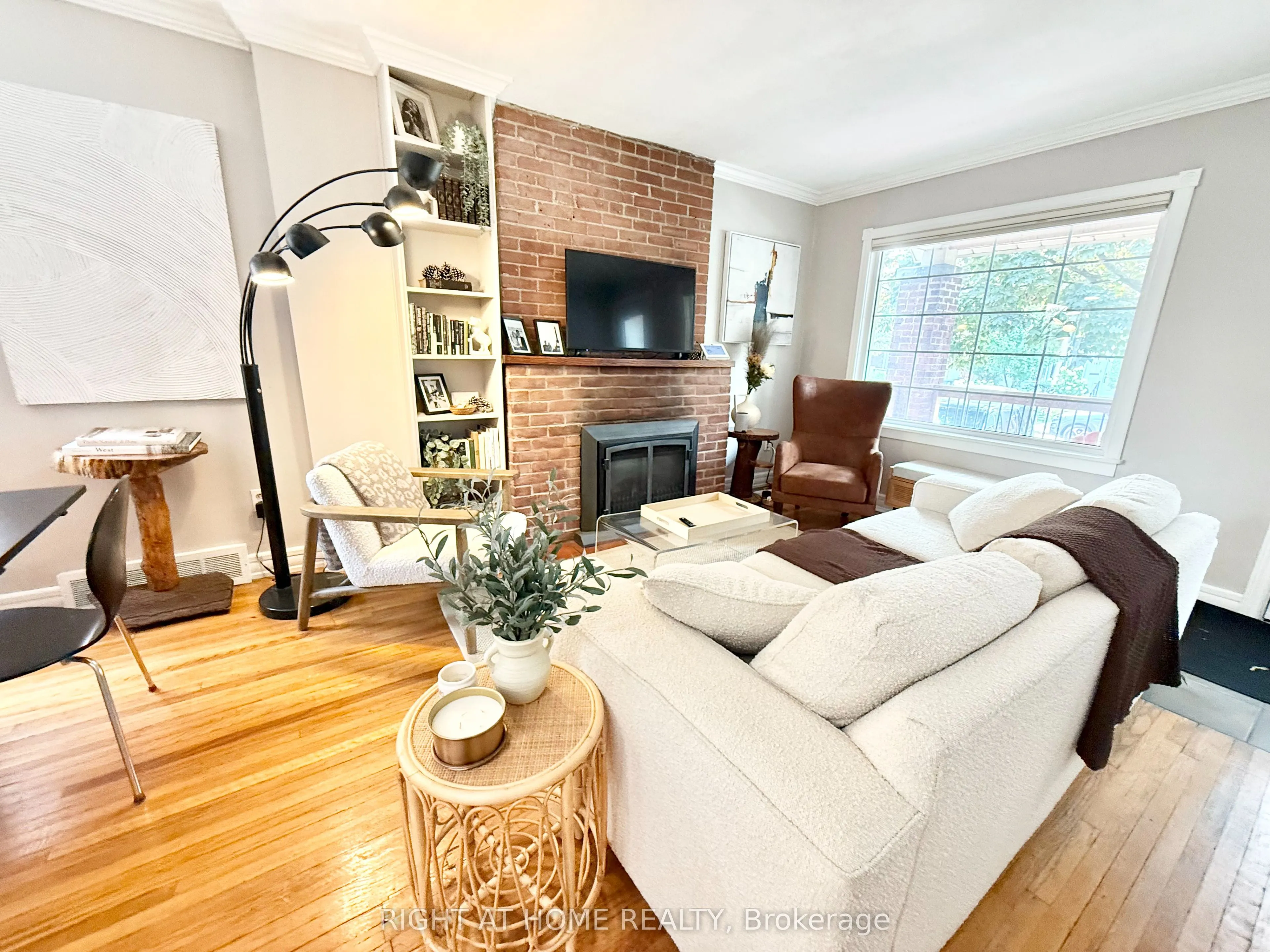 132 Queensdale Avenue
