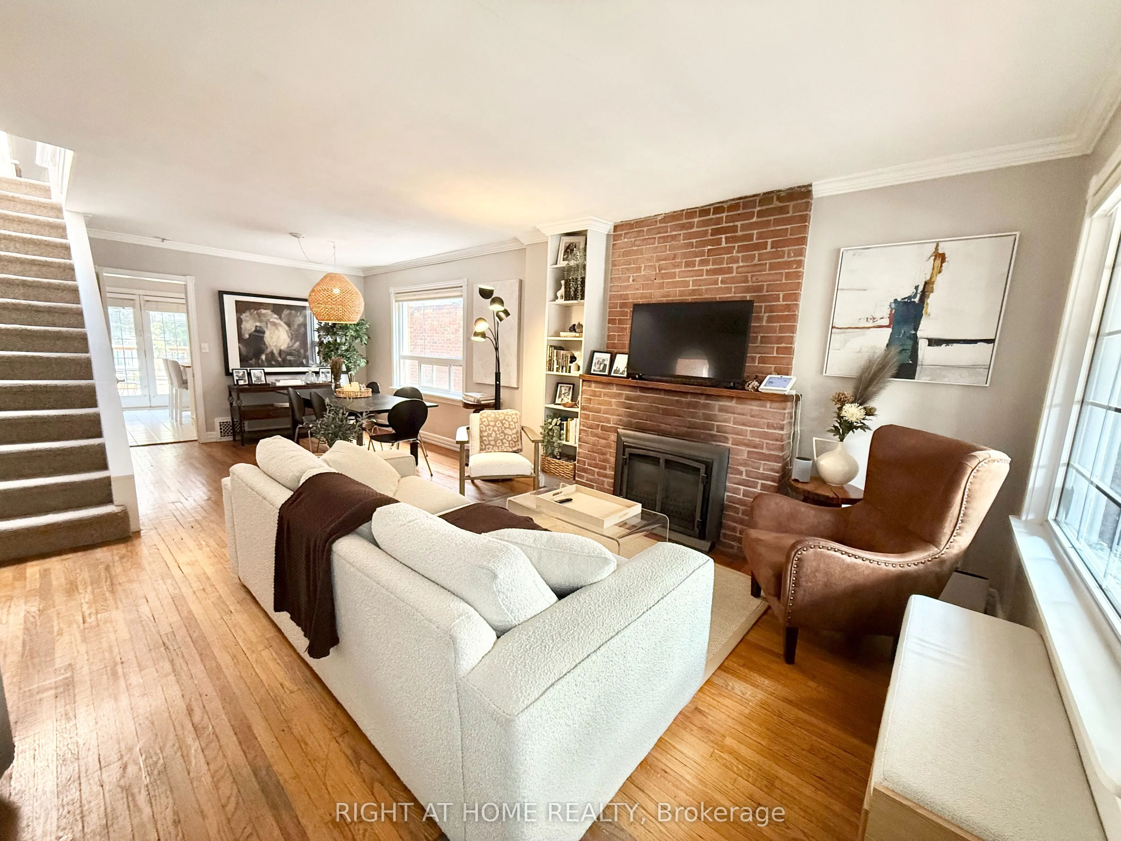 132 Queensdale Avenue