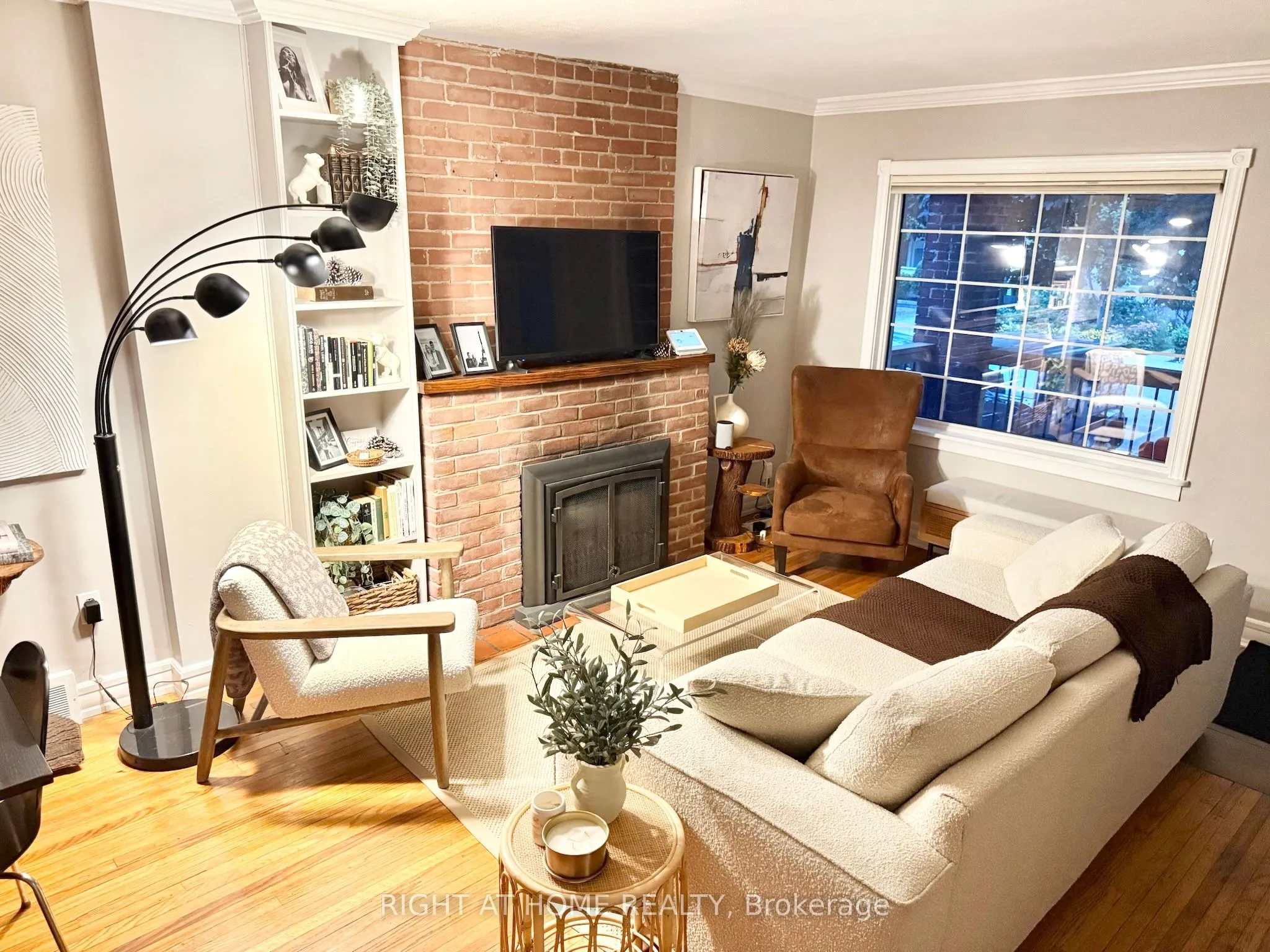 132 Queensdale Avenue