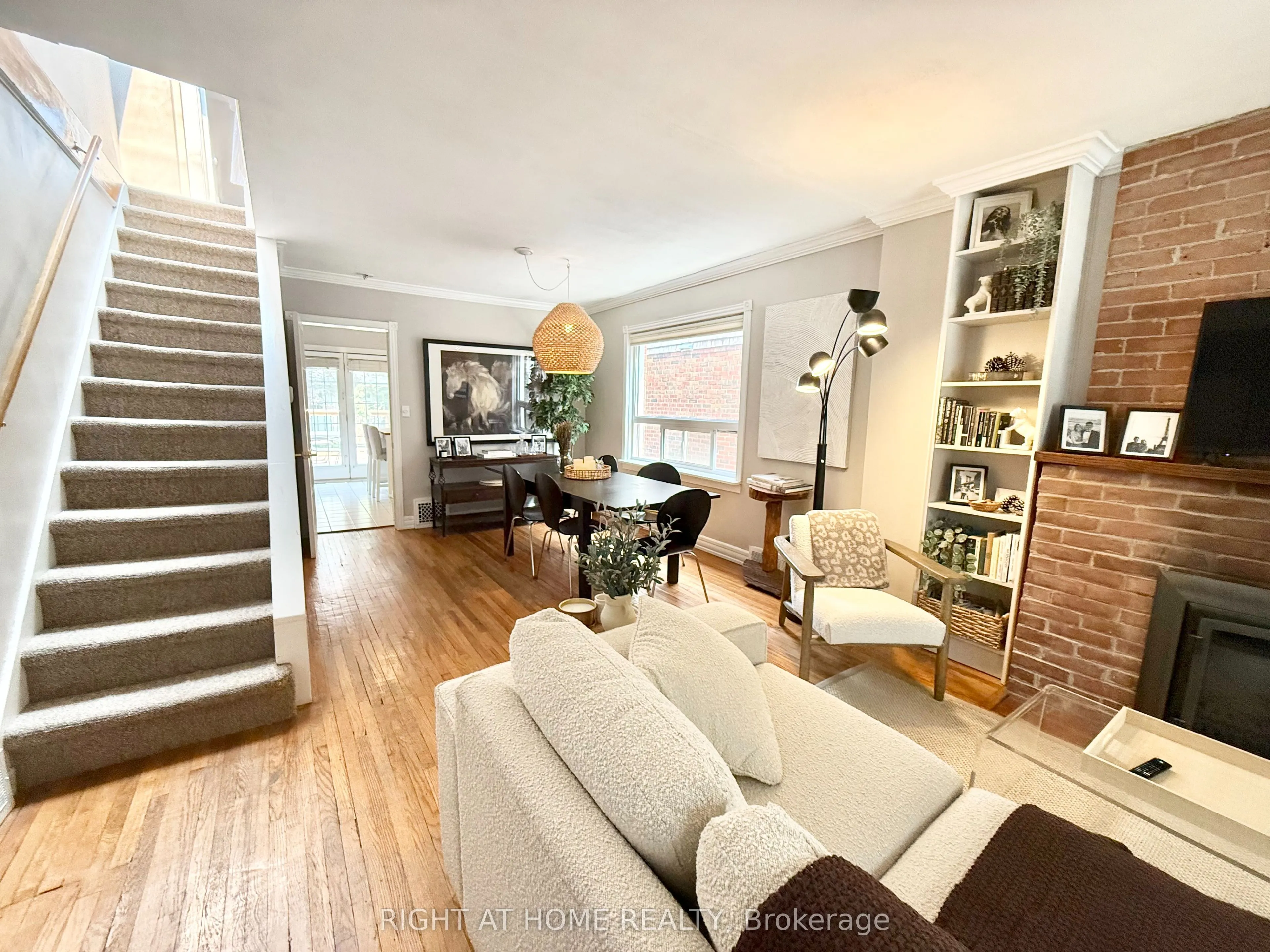 132 Queensdale Avenue