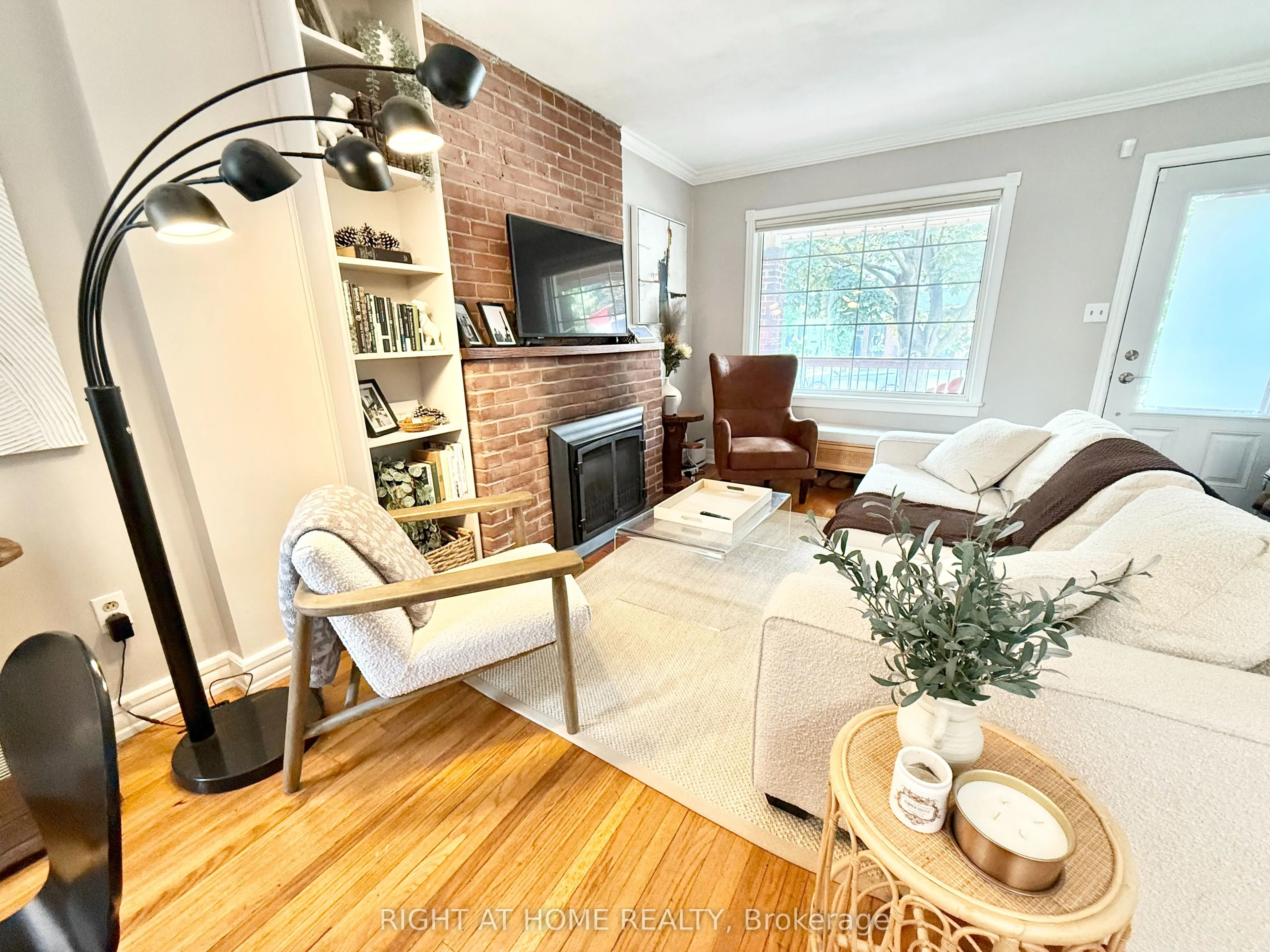 132 Queensdale Avenue
