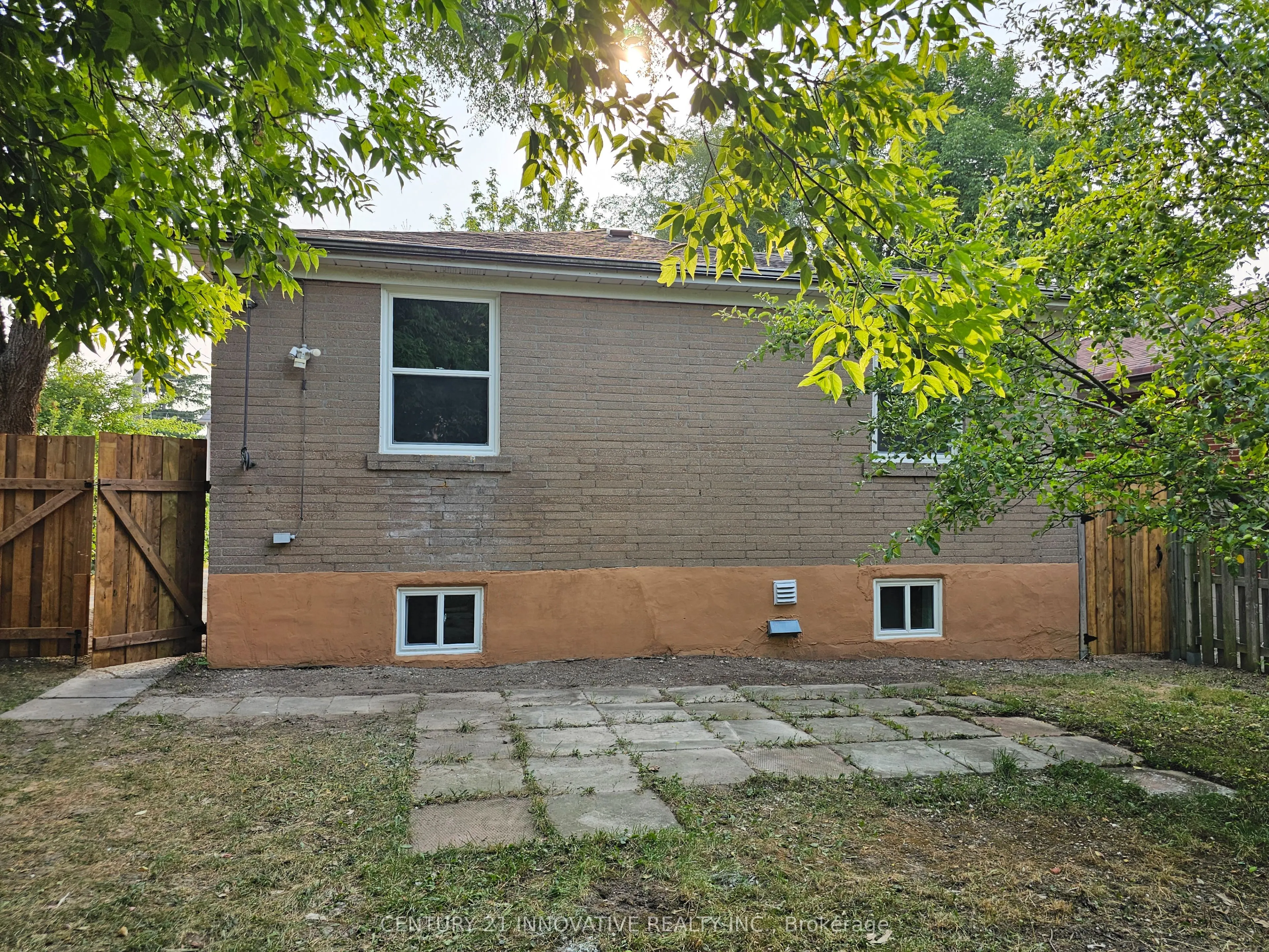 703 Midland Avenue S
