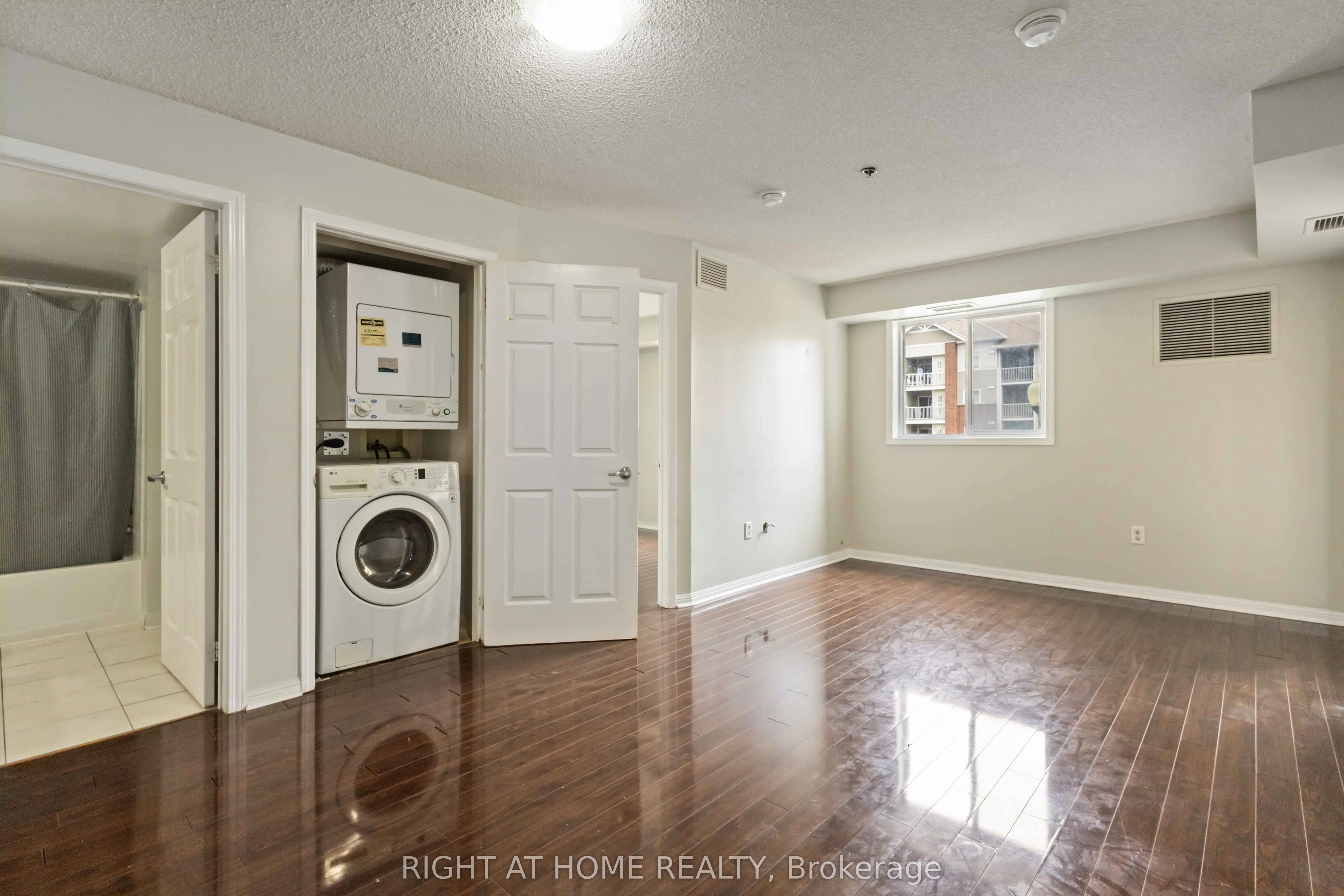 5235 Finch Avenue E, #202