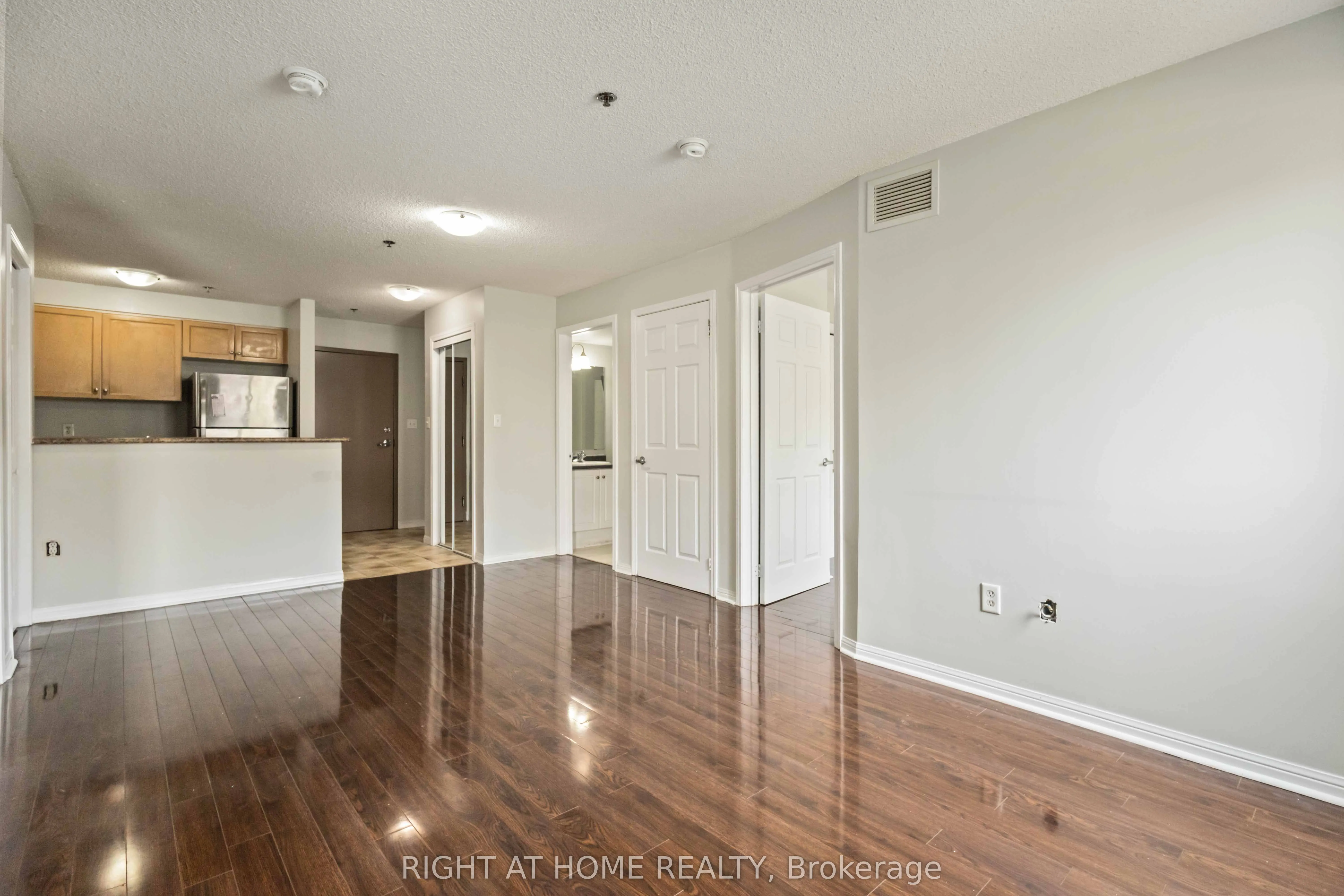 5235 Finch Avenue E, #202