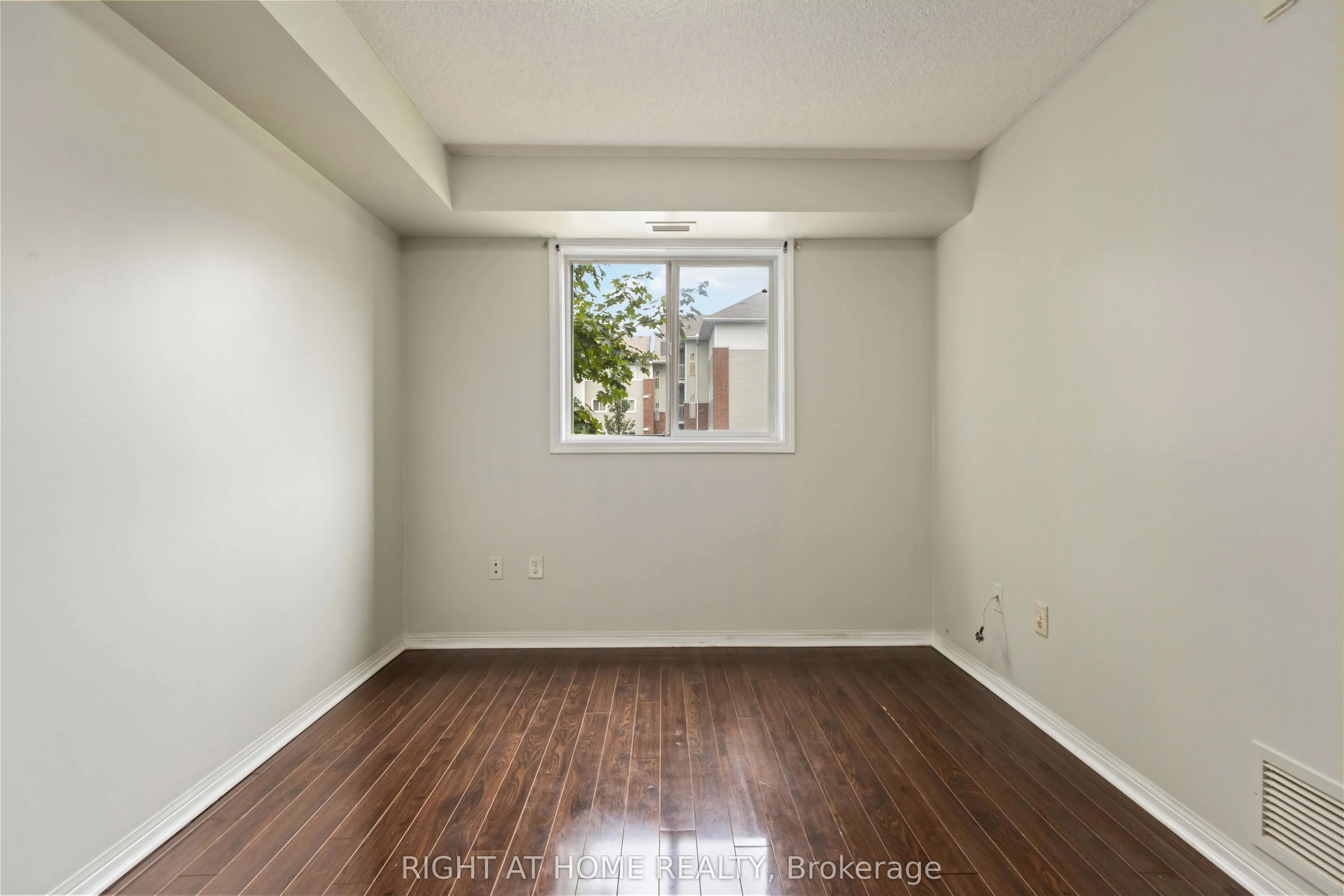 5235 Finch Avenue E, #202