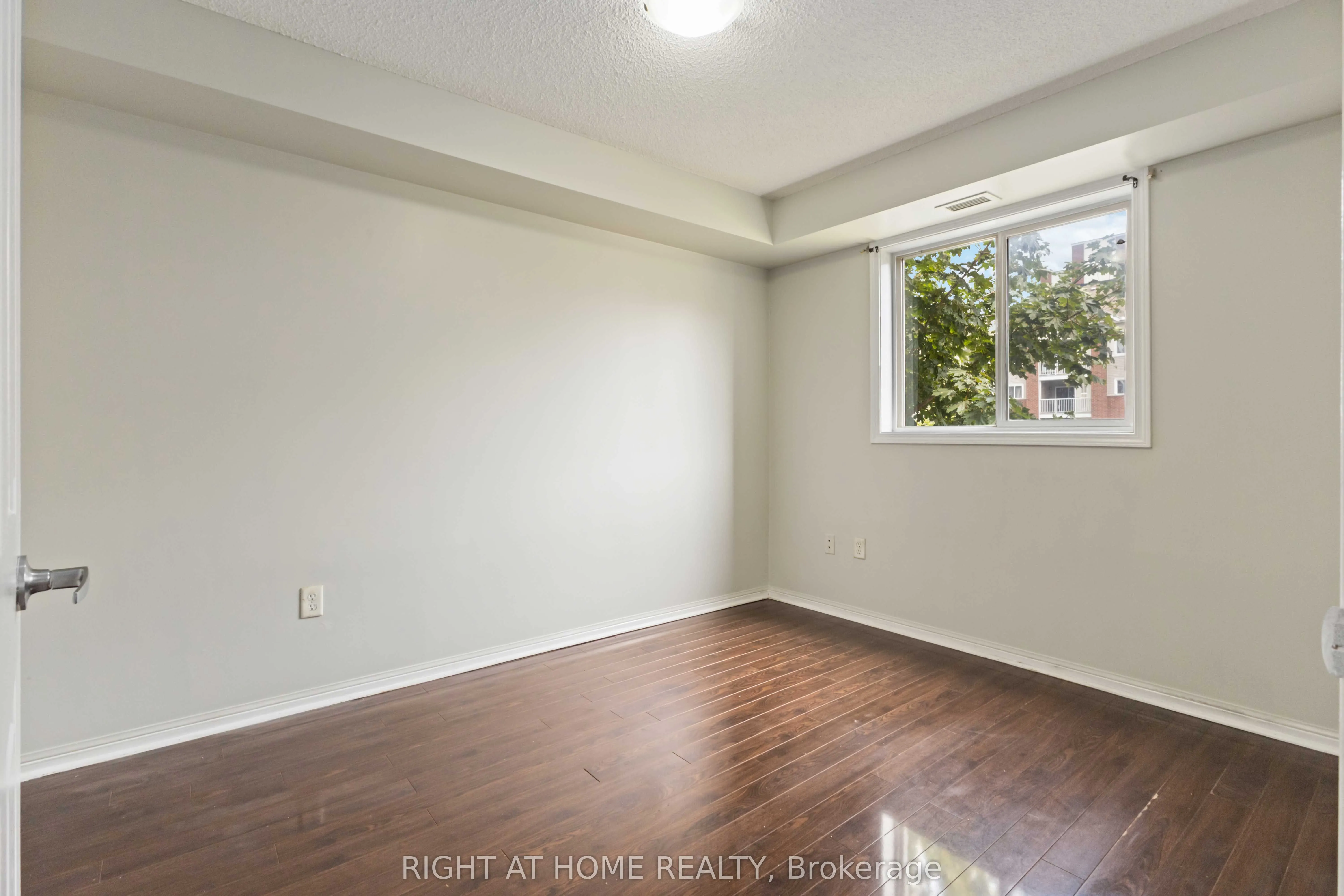 5235 Finch Avenue E, #202